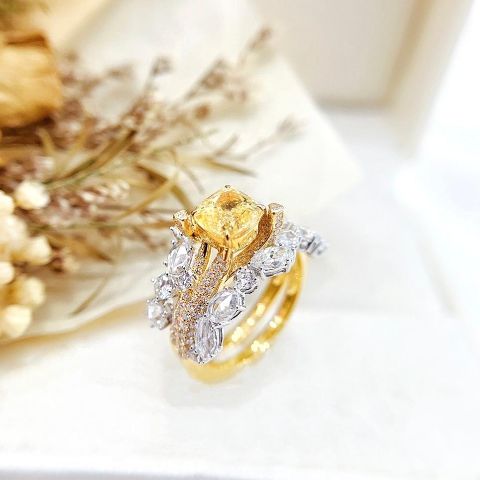 GIA Certified 1.51 CT Fancy Light Yellow Diamond 18K Gold Ring

1 Fancy Light Yellow Diamond - 1.51 CT
Diamonds - 1.78 CT

Total Weight - 8.25 GM