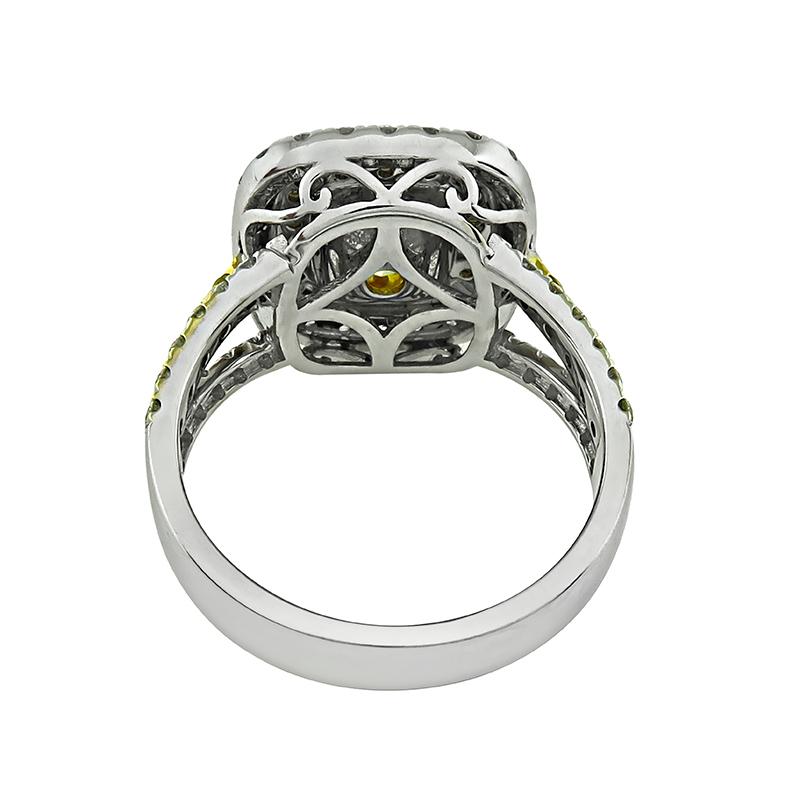 Taille coussin Bague de fiançailles en or 18 carats avec diamant jaune fantaisie de 1,51 carat certifié par le GIA en vente