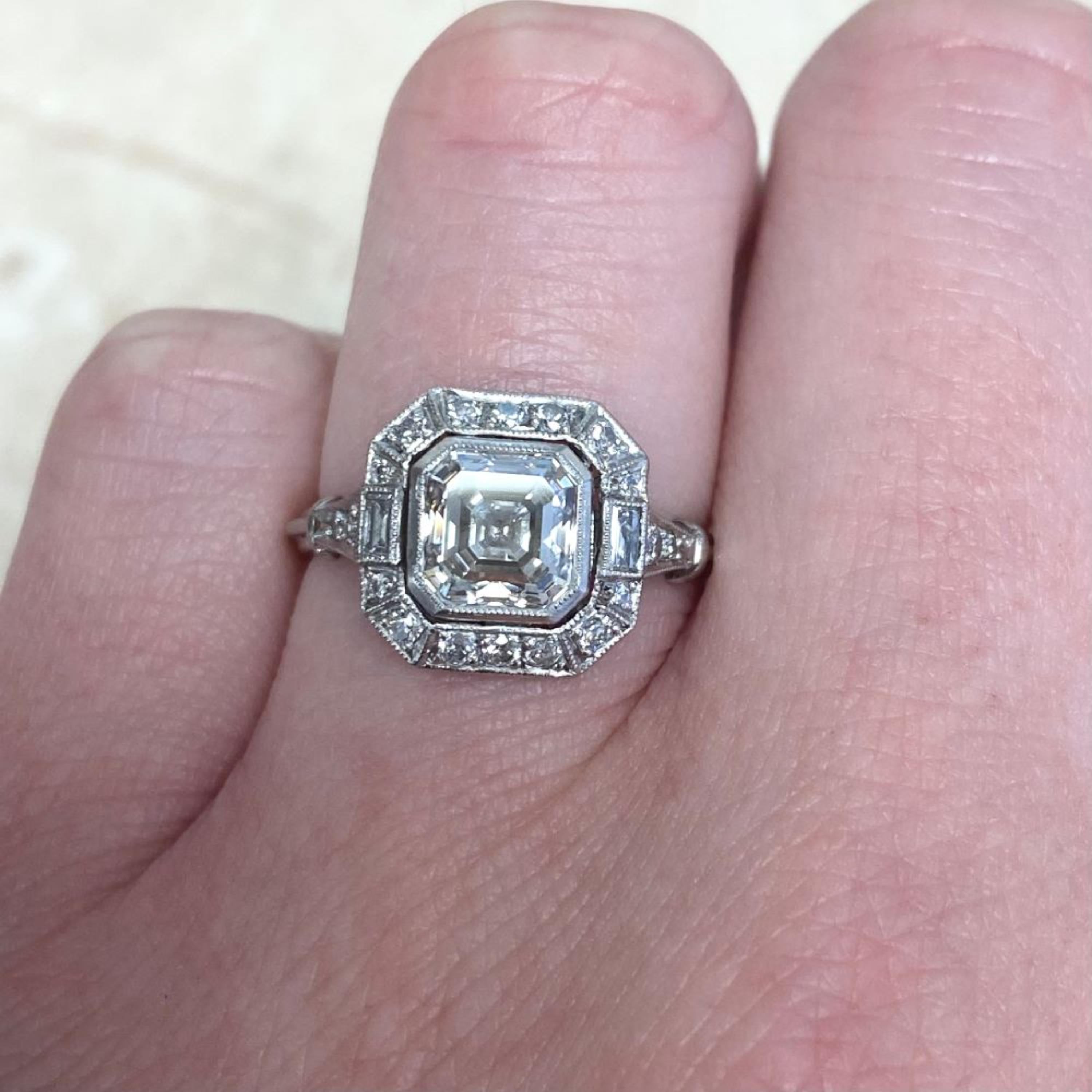 Verlobungsring aus Platin und Gold mit GIA-zertifiziertem 1,52 Karat I VS1 Halo-Diamant (Asscher-Schliff) im Angebot