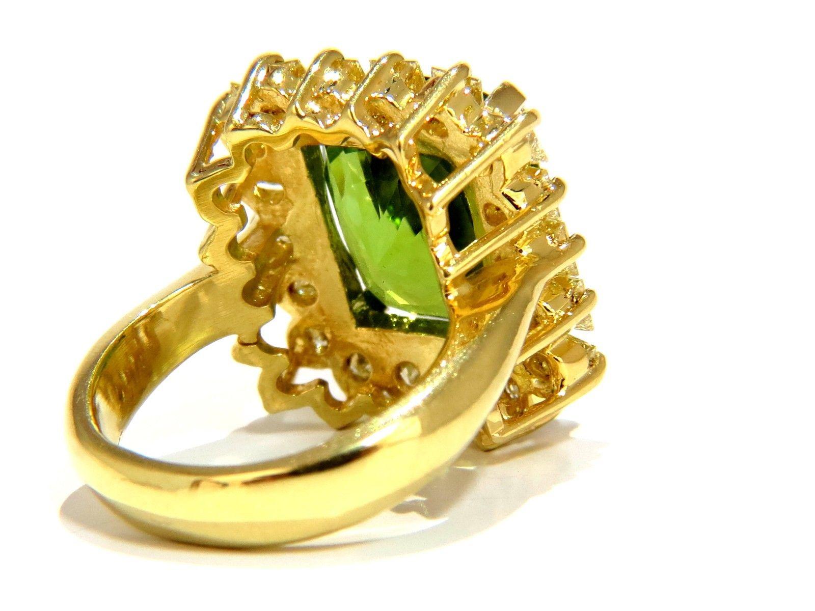 Cushion Cut GIA Certified 15.25ct natural vivid green peridot diamonds ring 18kt cluster For Sale