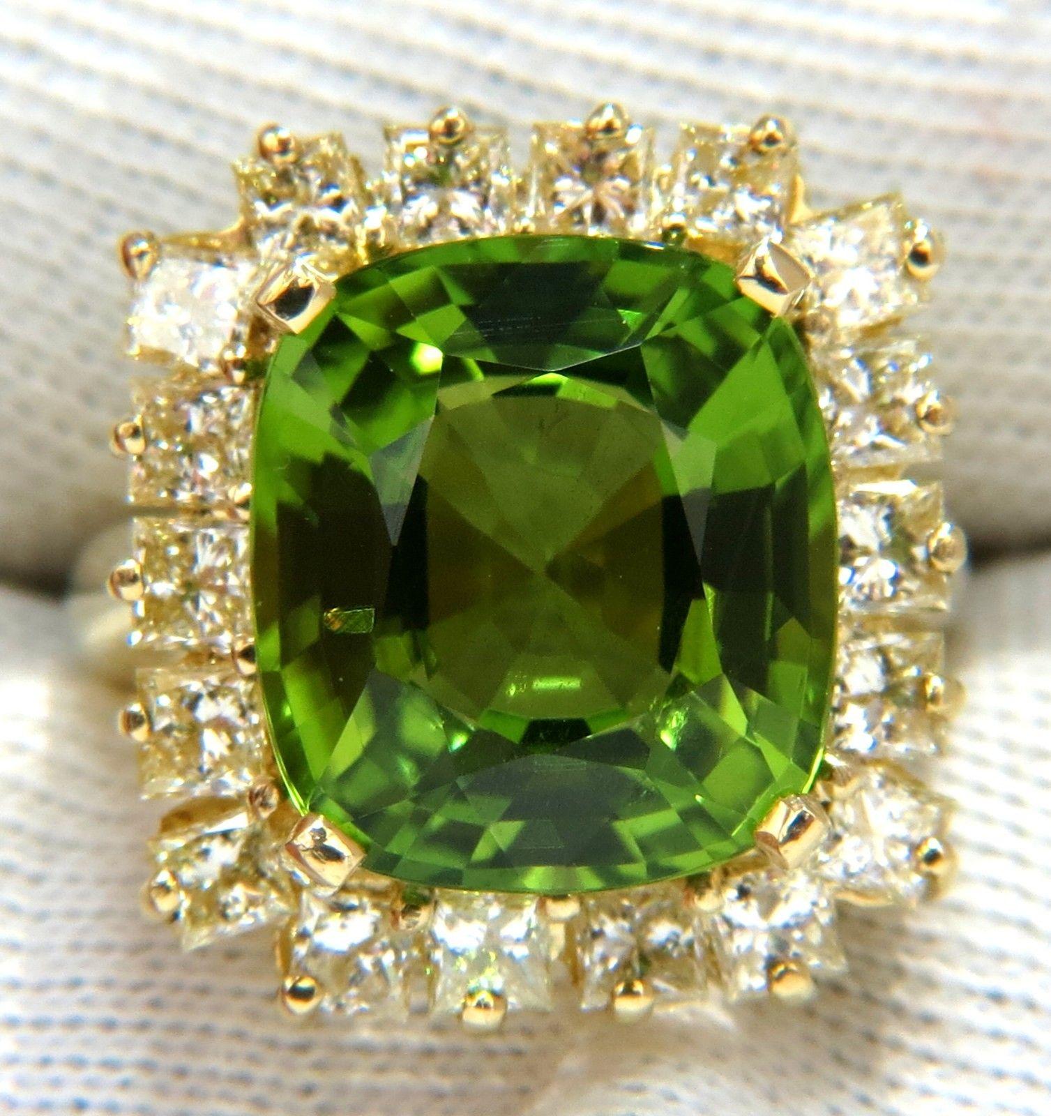 Women's or Men's GIA Certified 15.25ct natural vivid green peridot diamonds ring 18kt cluster For Sale