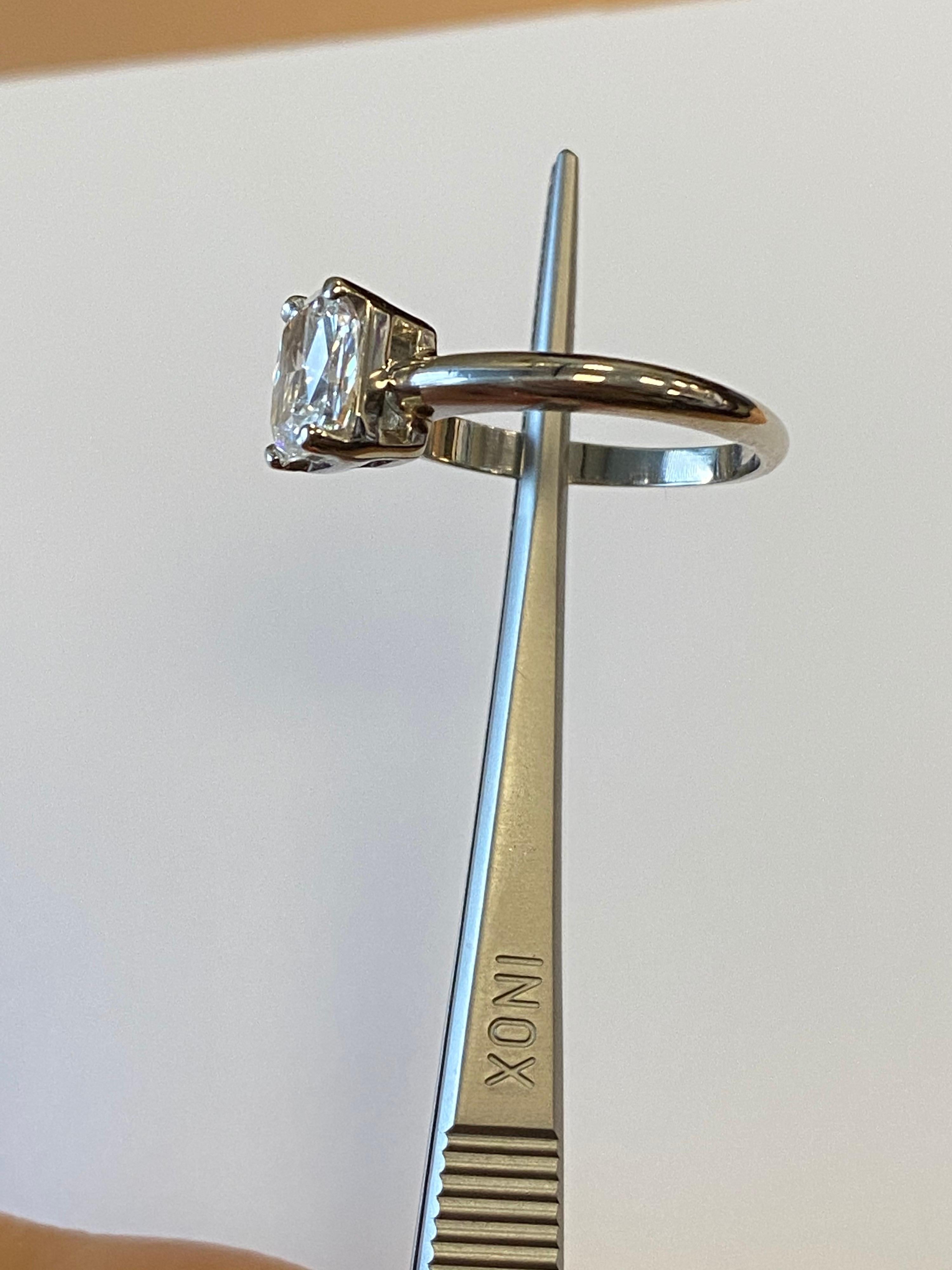 Platinring, GIA zertifizierter 1,52 Karat Diamant im Kissenschliff, Farbe I, Reinheit VS2  im Angebot 2