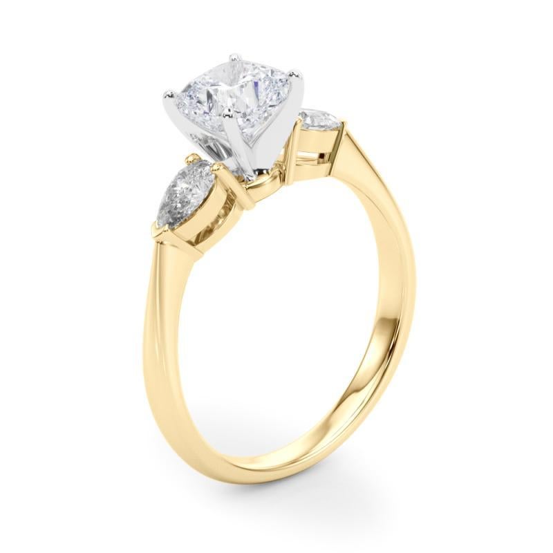 GIA Certified 1.53 Carat Cushion East-West Three-Stone Diamond Ring in vendita 1