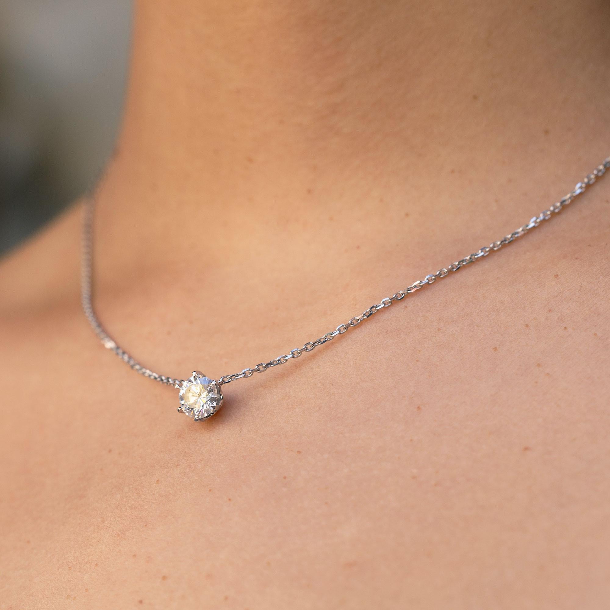 Taille brillant Collier solitaire en diamants ronds de 1,53 carat certifiés GIA E/VS2 en vente