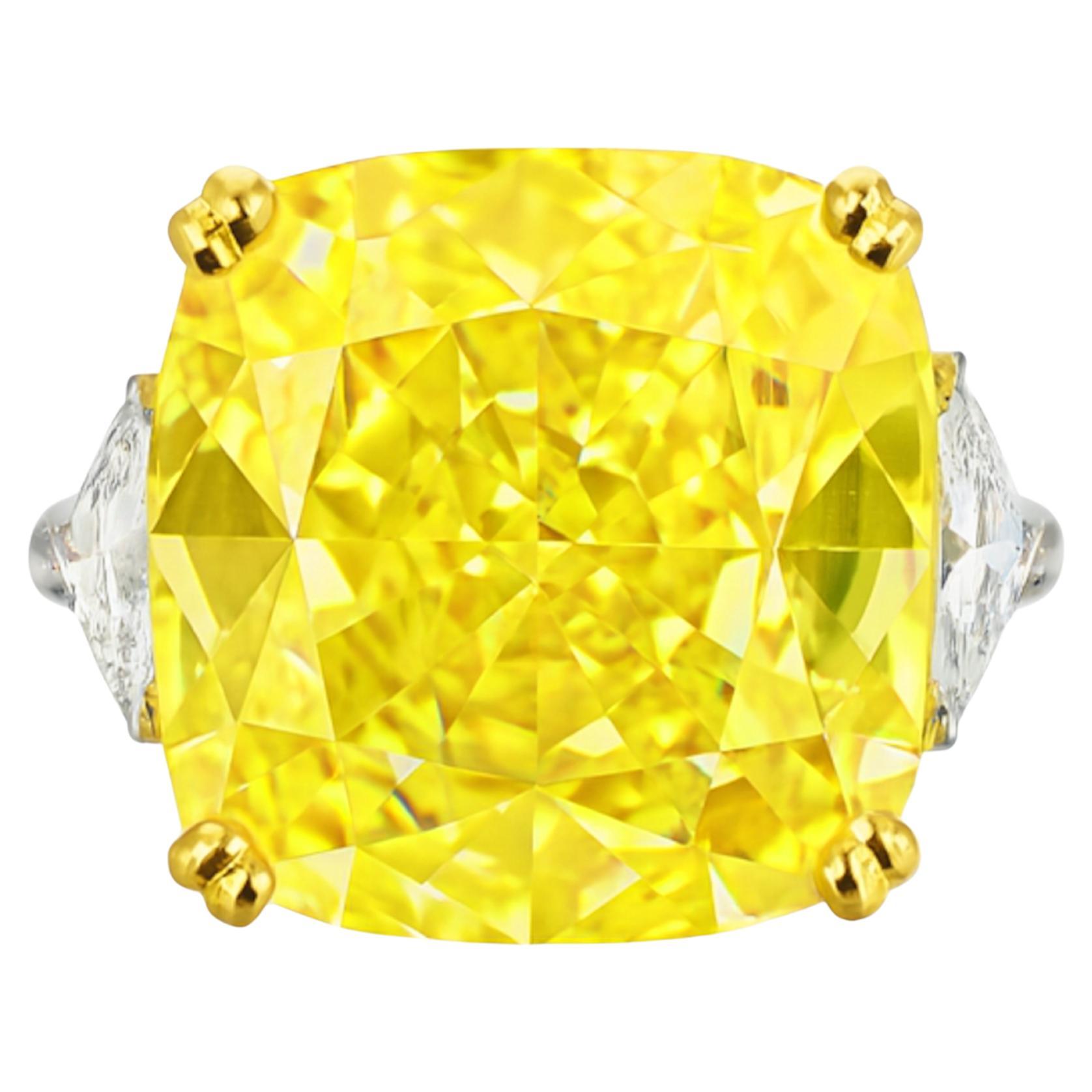 Bague en diamant jaune fantaisie taille coussin certifiée GIA de 15,31 carats en vente