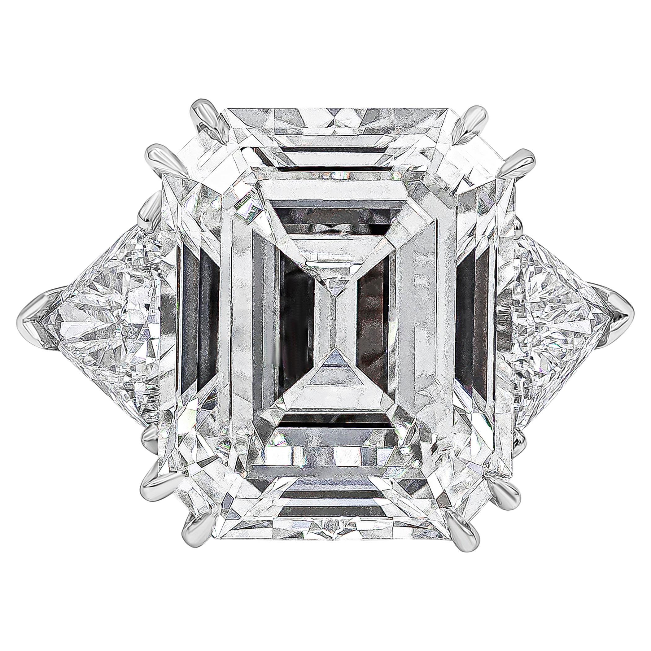 Anillo de compromiso de tres piedras con diamante talla esmeralda certificado por el GIA de 15.34 quilates en venta