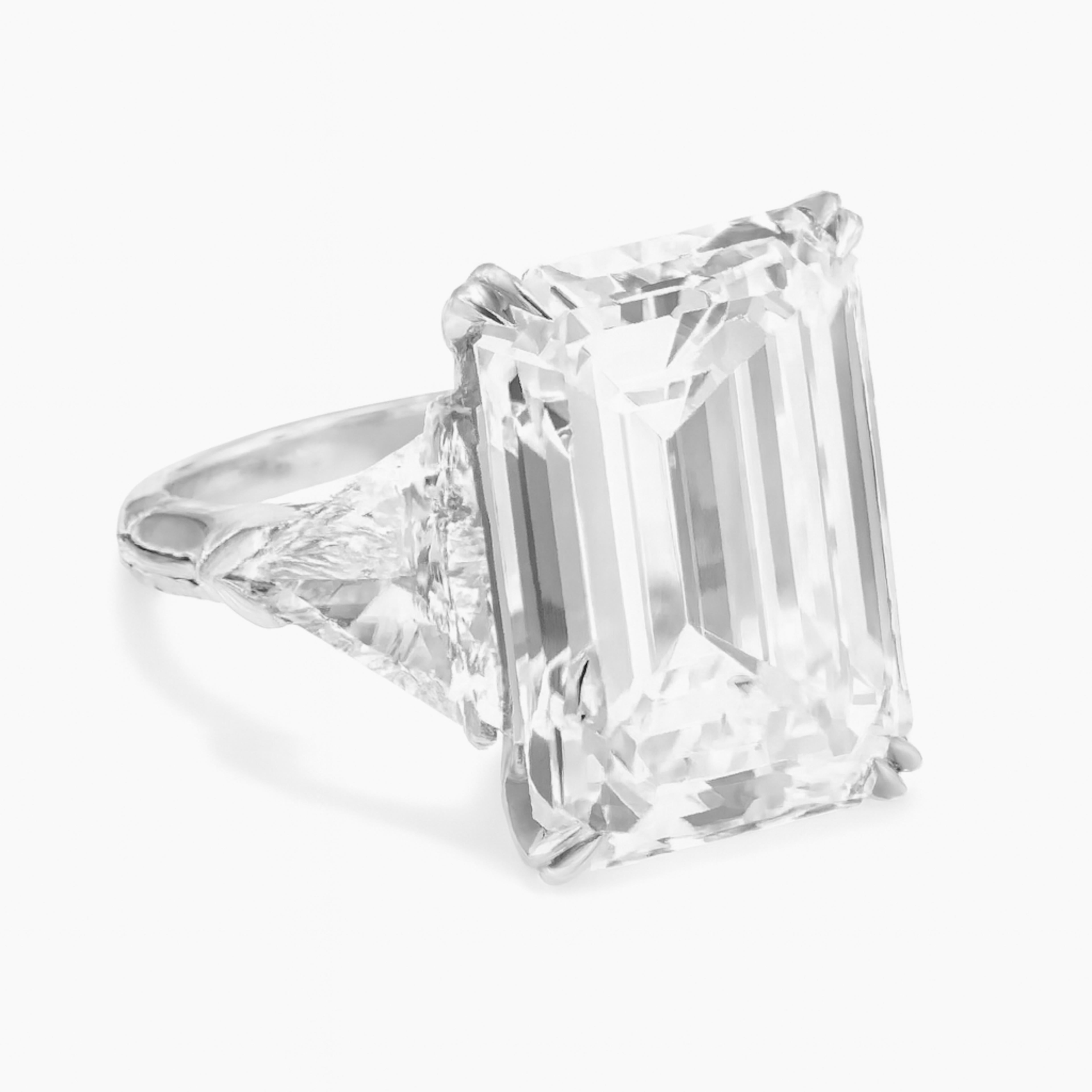 Atemberaubender GIA-zertifizierter Diamantring für den großen Heiratsantrag oder einfach nur ein ganz besonderes Upgrade 
Dieser atemberaubende und hochwertige 15,37ct GIA-zertifizierte Diamant im Ovalschliff hat eine außergewöhnliche J-Farbe, eine