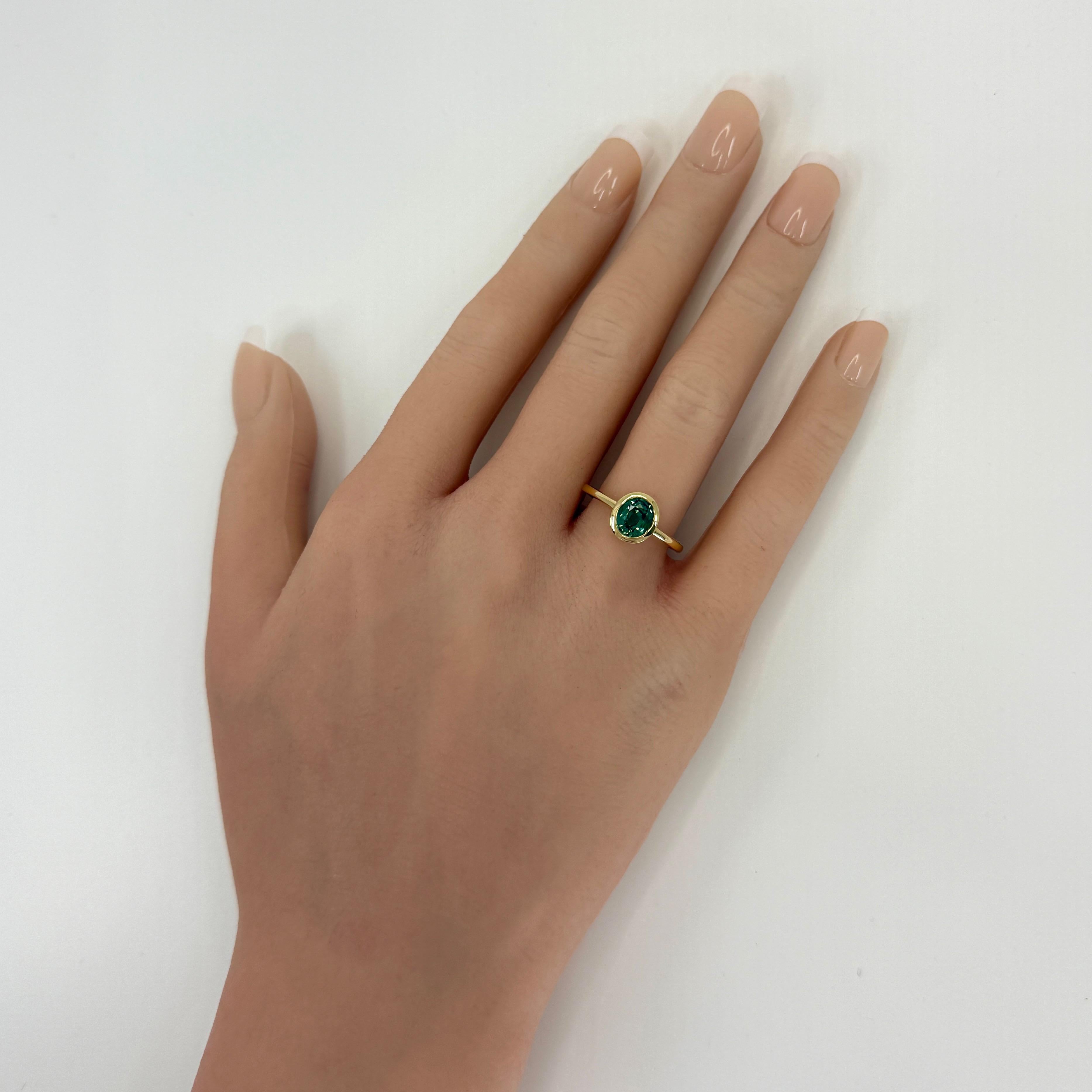 GIA Certified 1.53ct Thailand Sapphire Oval 18k Yellow Gold Solitaire Bezel Ring In New Condition In Birmingham, GB