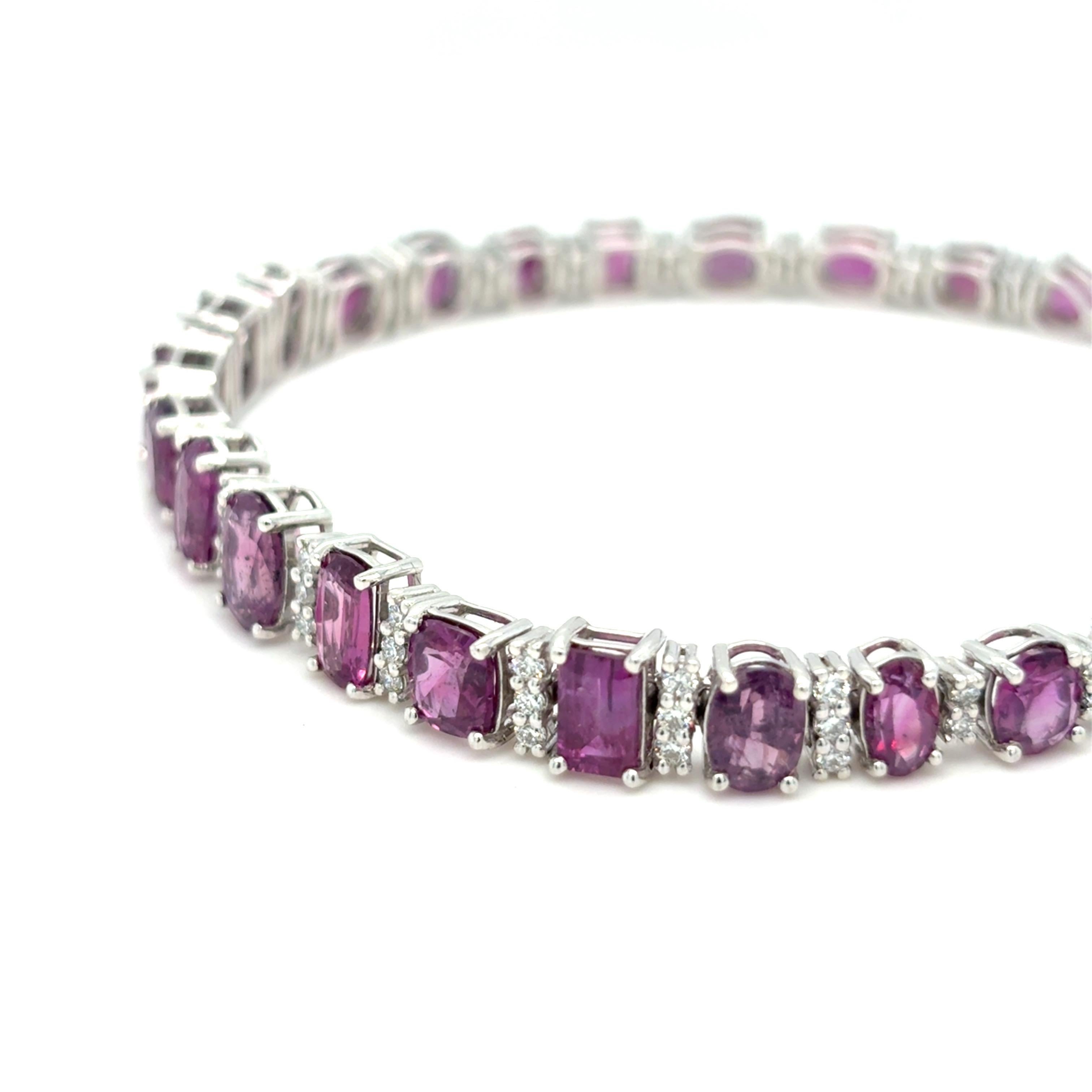 GIA Certified 15.45 Carat Unheated Kashmir Sapphire Diamond Platinum Bracelet For Sale 4