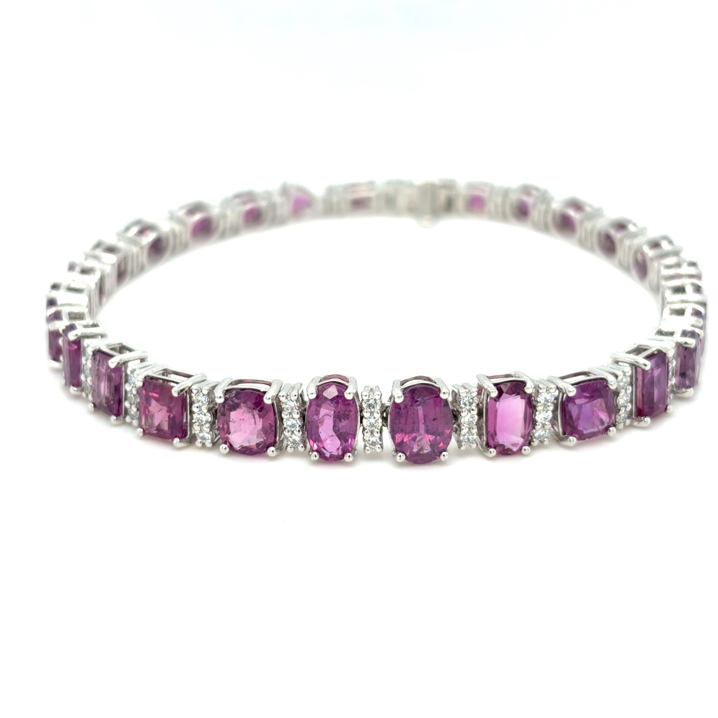 GIA Certified 15.45 Carat Unheated Kashmir Sapphire Diamond Platinum Bracelet For Sale 7