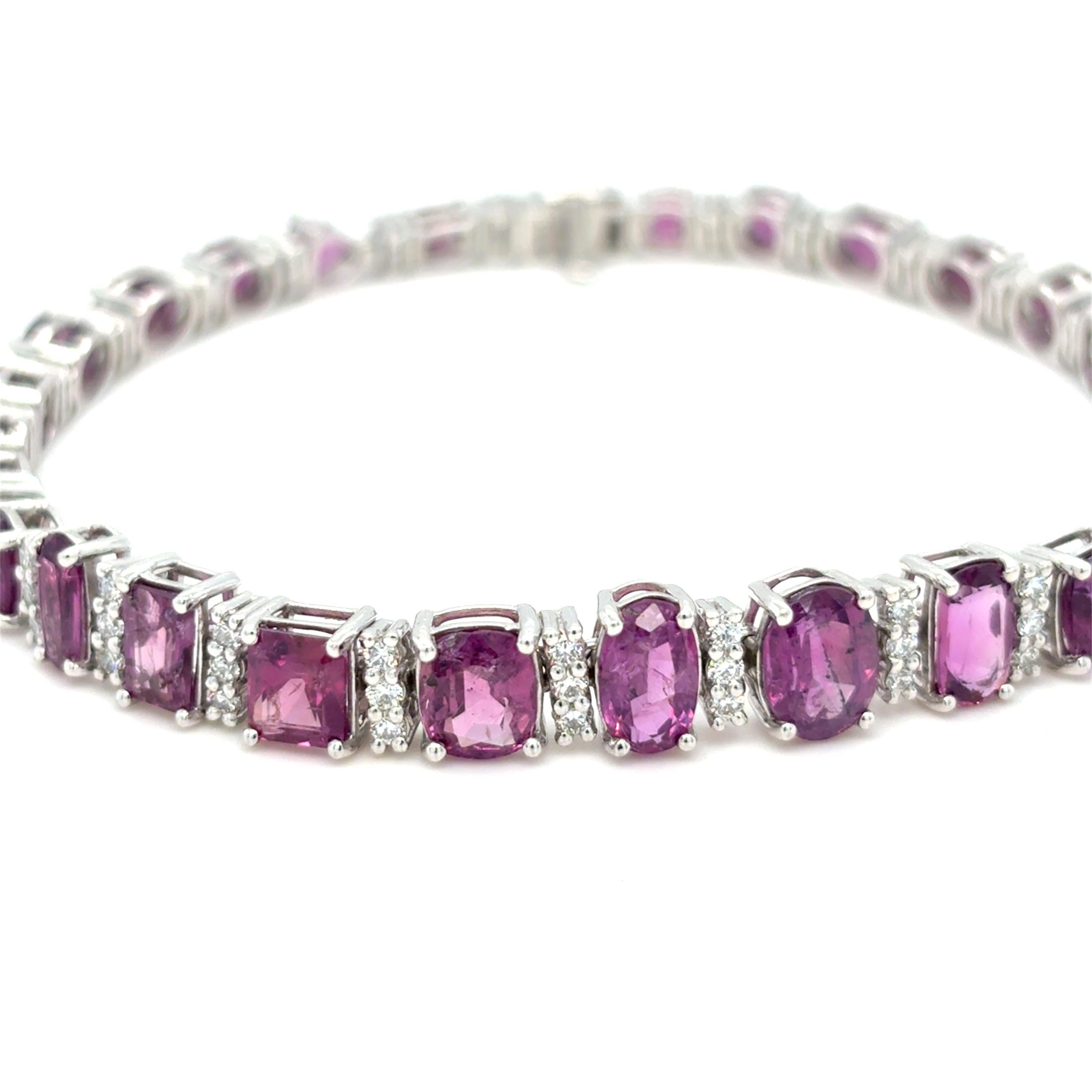 GIA Certified 15.45 Carat Unheated Kashmir Sapphire Diamond Platinum Bracelet For Sale 8