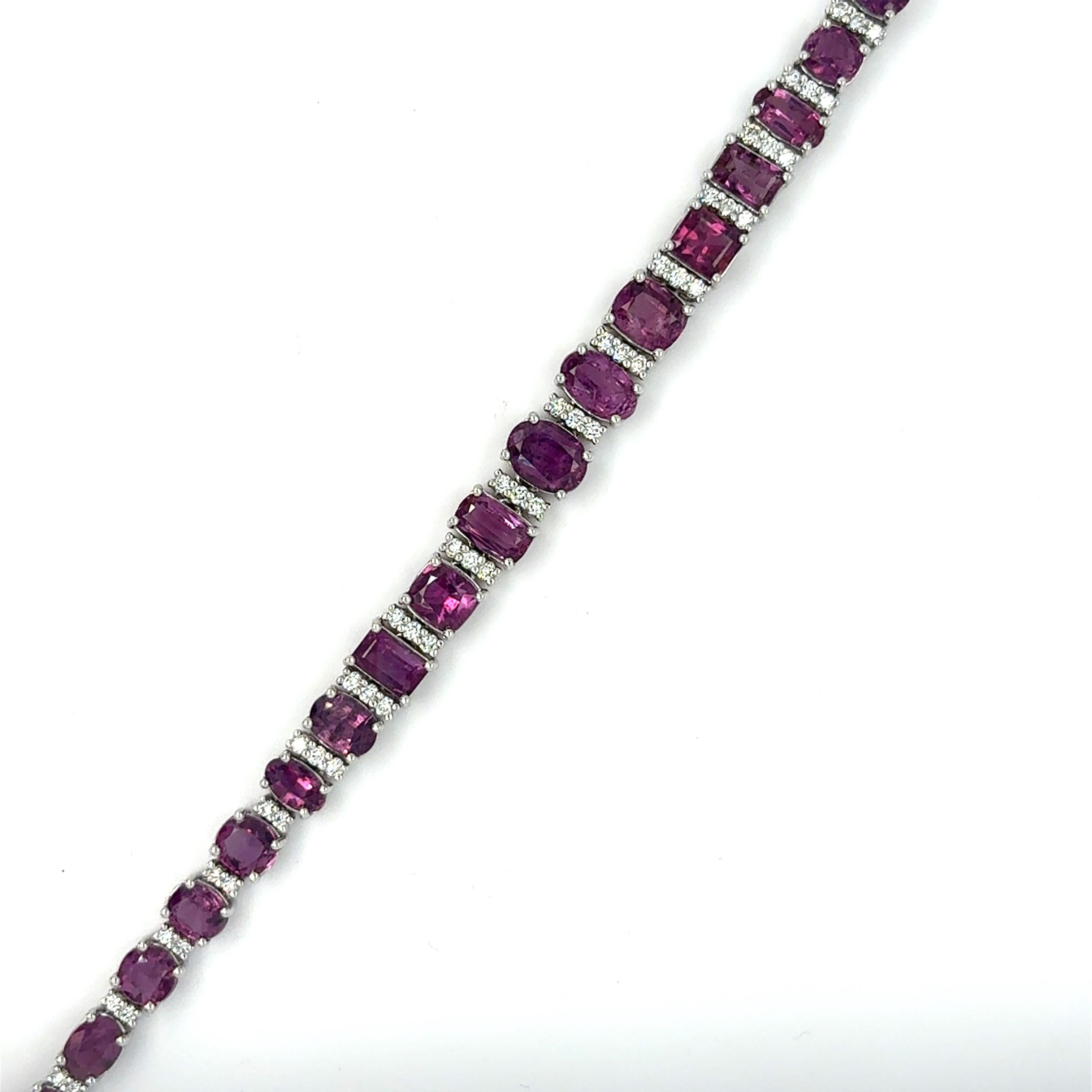 GIA Certified 15.45 Carat Unheated Kashmir Sapphire Diamond Platinum Bracelet For Sale 10