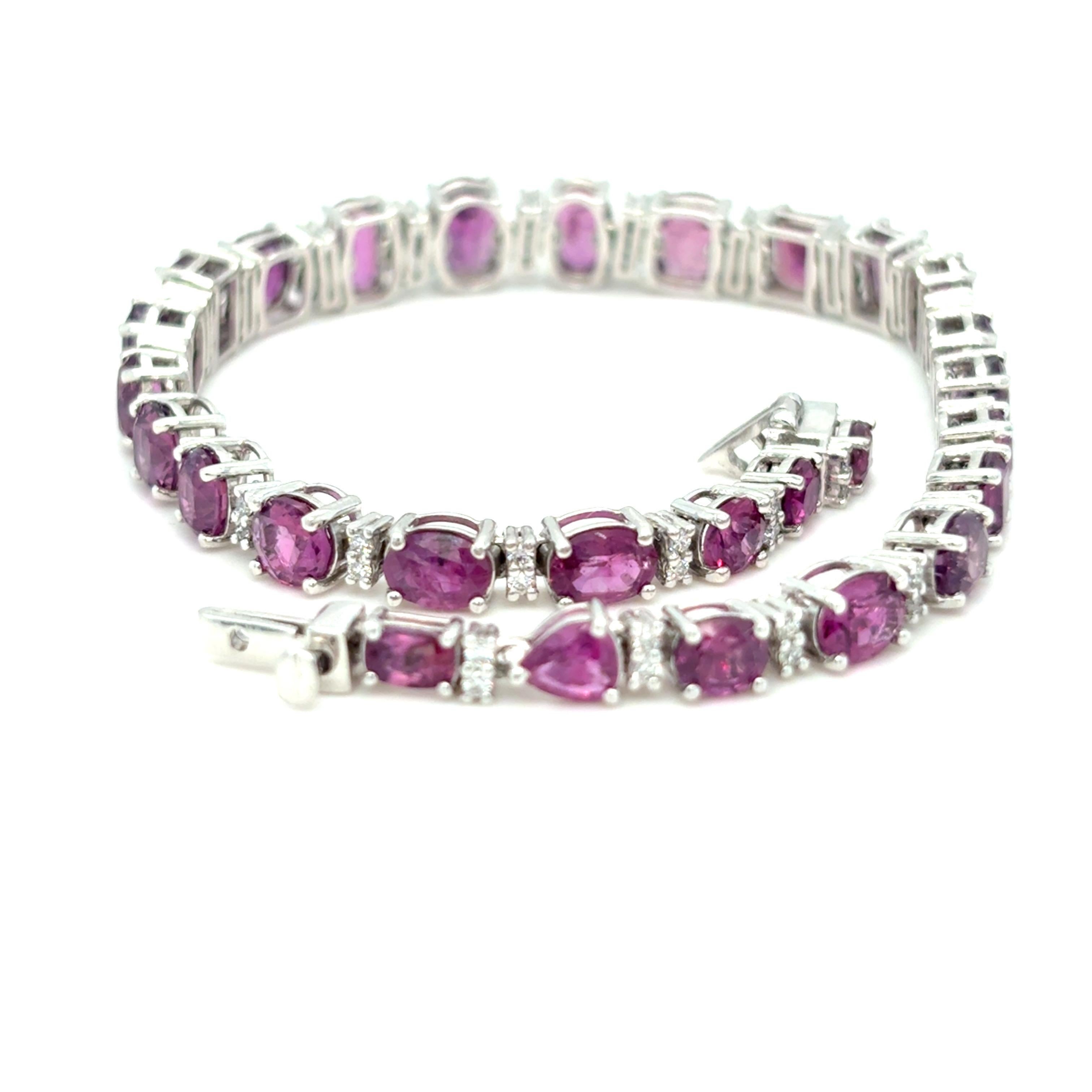 GIA Certified 15.45 Carat Unheated Kashmir Sapphire Diamond Platinum Bracelet For Sale 11