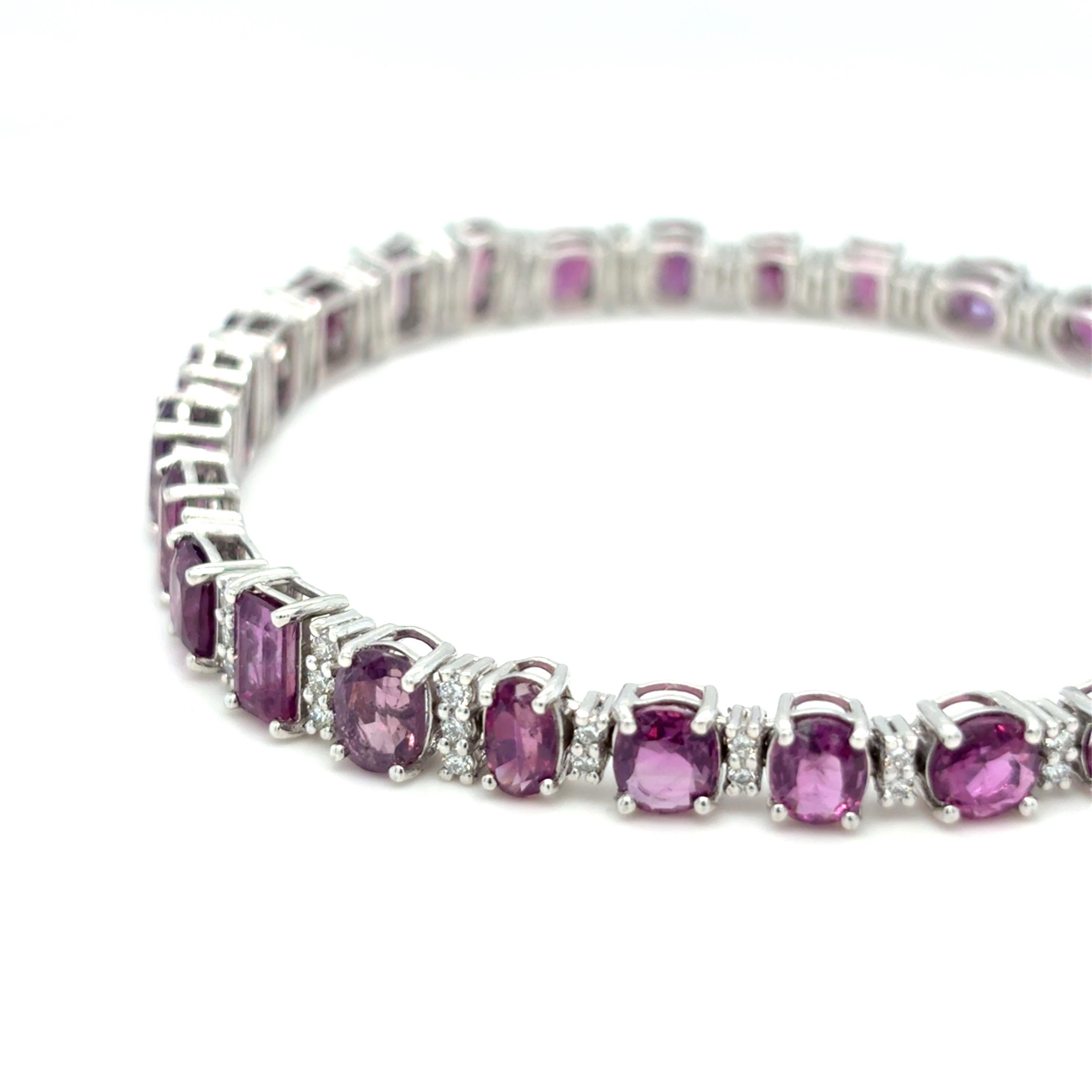 Women's GIA Certified 15.45 Carat Unheated Kashmir Sapphire Diamond Platinum Bracelet For Sale