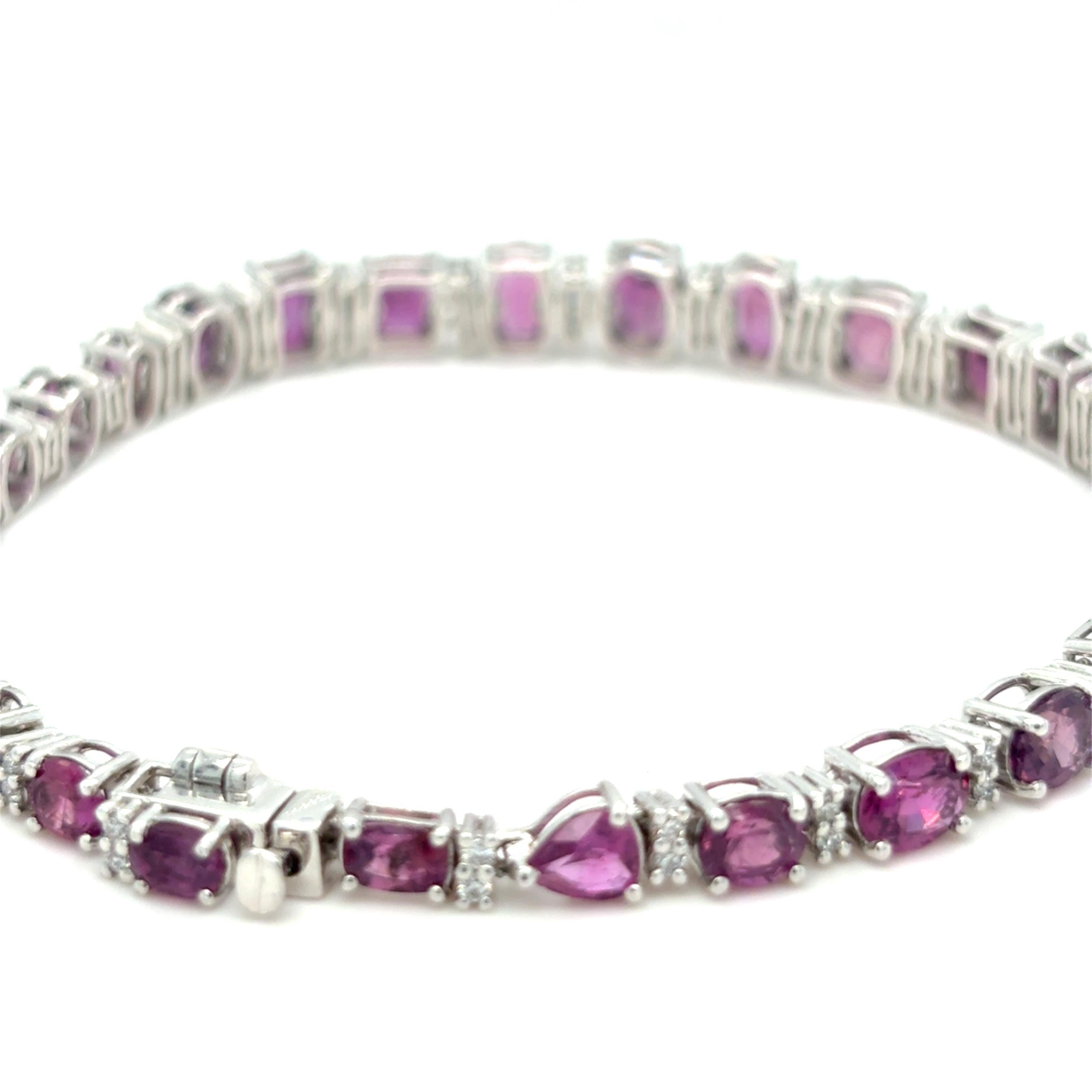 GIA Certified 15.45 Carat Unheated Kashmir Sapphire Diamond Platinum Bracelet For Sale 2
