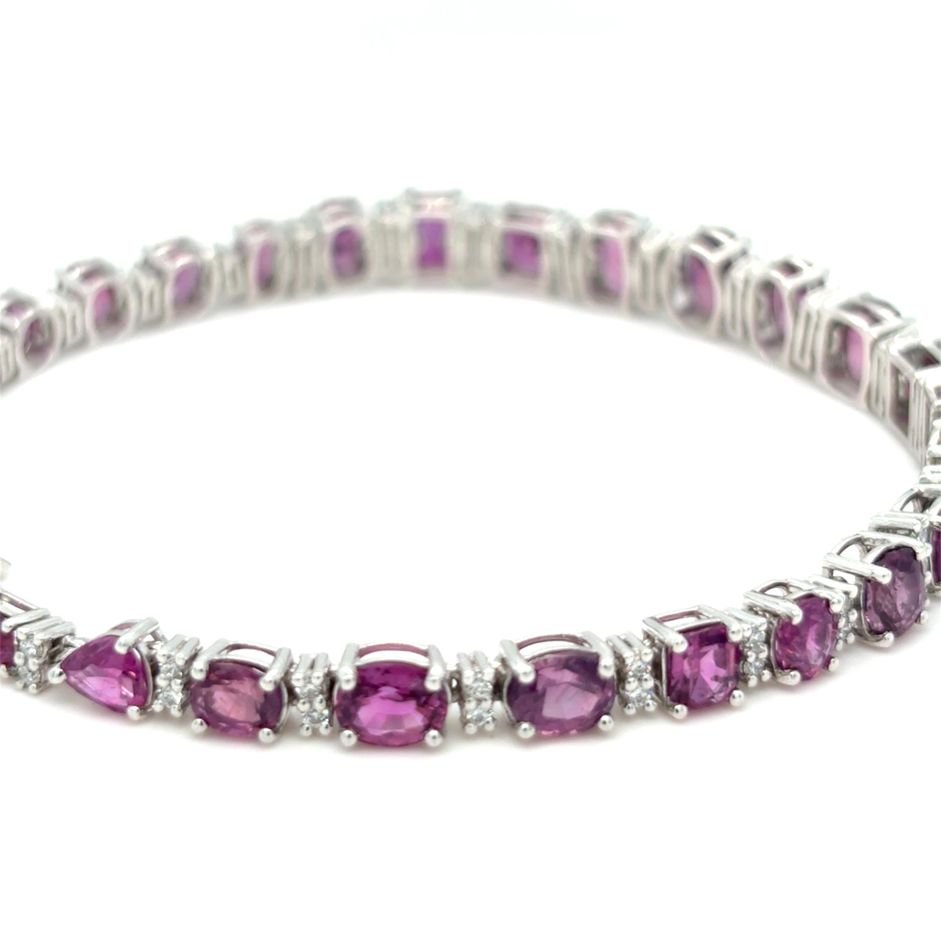 GIA Certified 15.45 Carat Unheated Kashmir Sapphire Diamond Platinum Bracelet For Sale 3