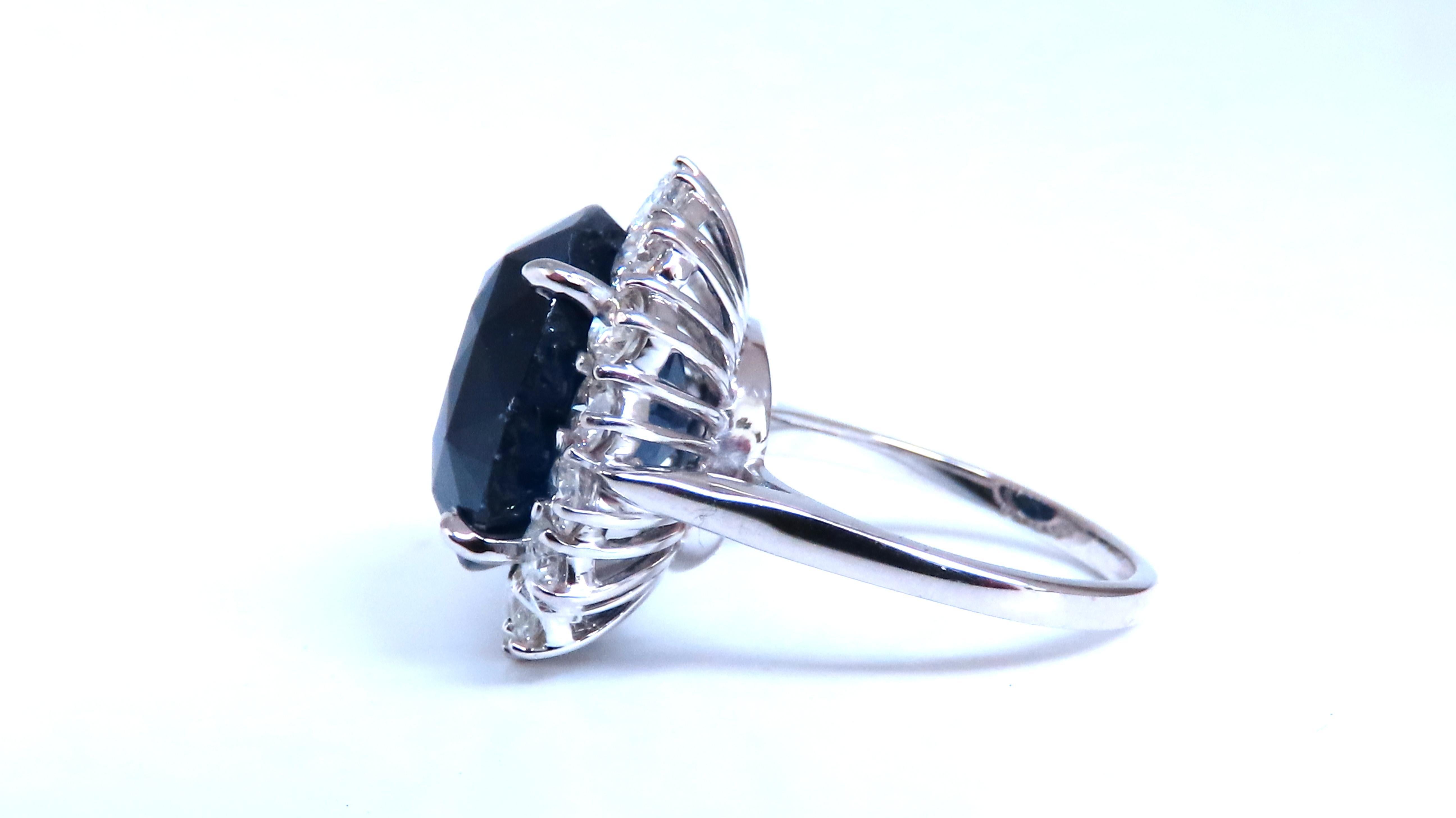 Oval Cut GIA Certified 15.49ct Natural Sapphire Diamonds Cluster Ring 18kt 51141 For Sale