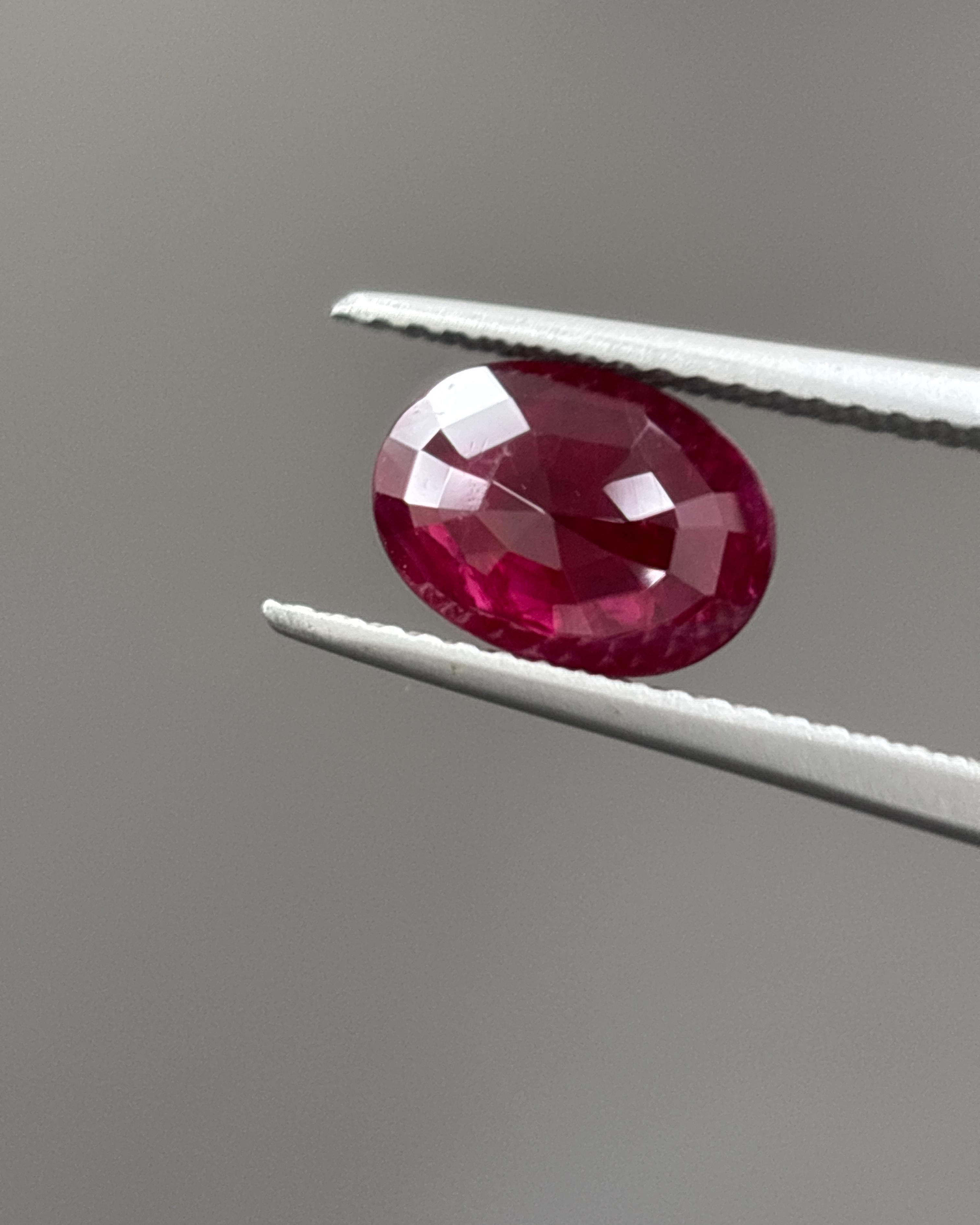 GIA Certificato 1.55 Carati Burma Senza Calore Taglio Ovale Naturale Rubino in vendita 1