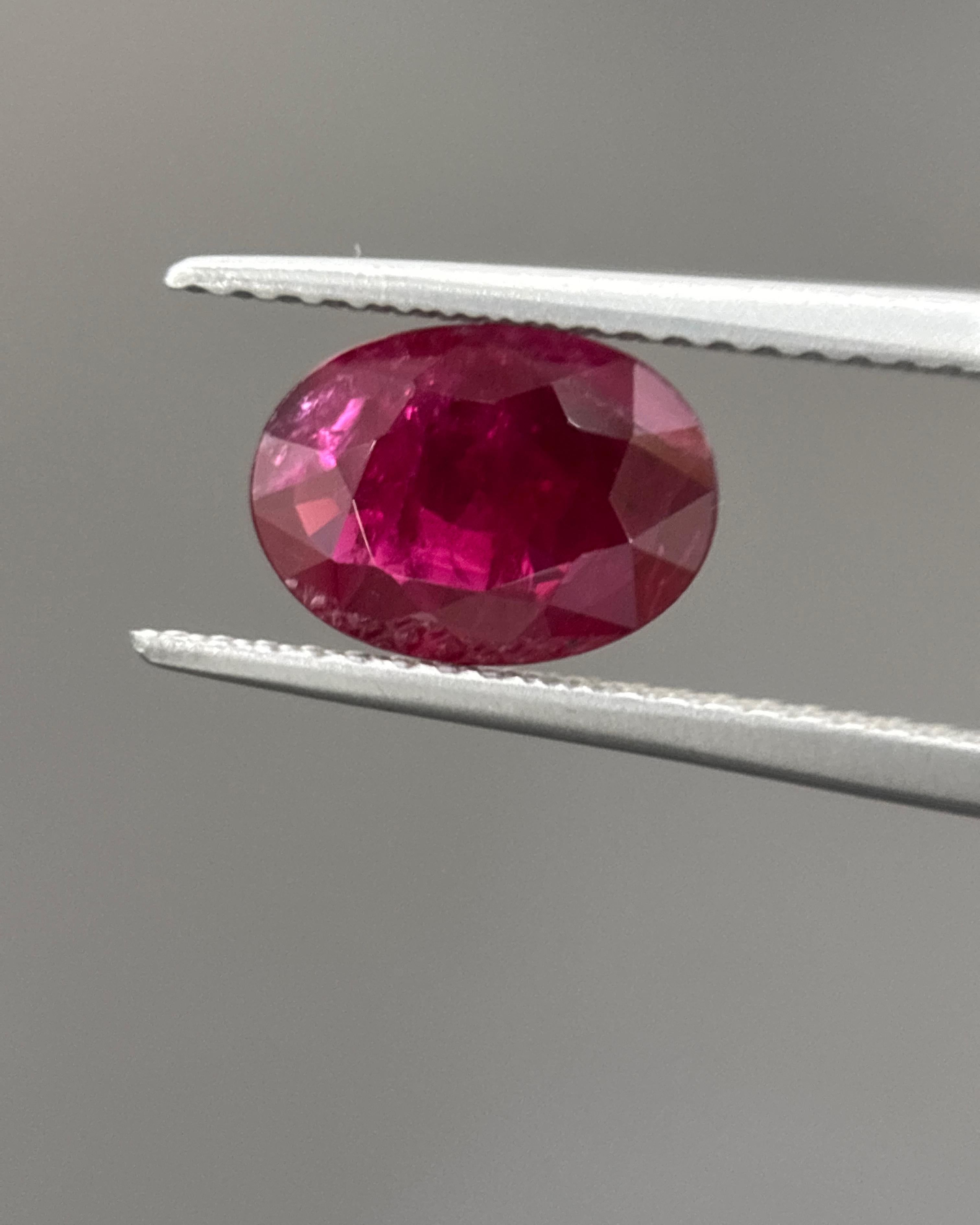 GIA Certificato 1.55 Carati Burma Senza Calore Taglio Ovale Naturale Rubino in vendita 4