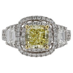 Bague de fiançailles en diamant jaune élégant de 1,55 carat certifié par le GIA