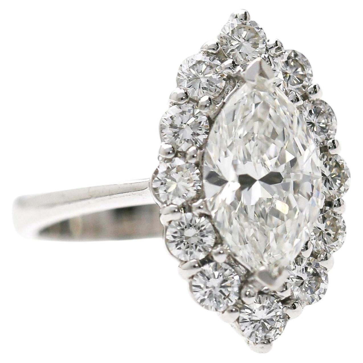 Bague de fiançailles GIA Certified 1.55 Carat G/VS1 Marquise Diamond Halo 18K