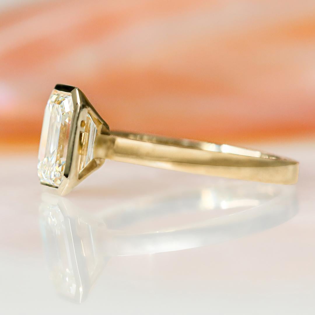 Women's or Men's GIA Certified 1.55 Carats Art Deco Bezel Natural Emerald Cut Engagement Ring For Sale