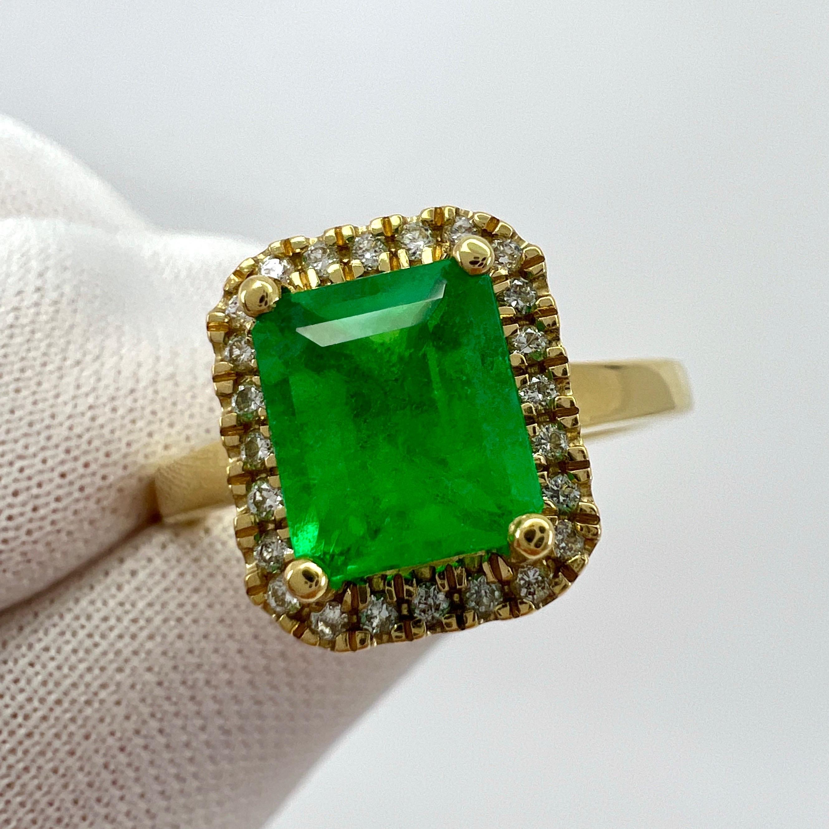 GIA Certified 1.55ct Colombian Emerald Diamond 18k Yellow Gold Cluster Halo Ring In New Condition For Sale In Birmingham, GB