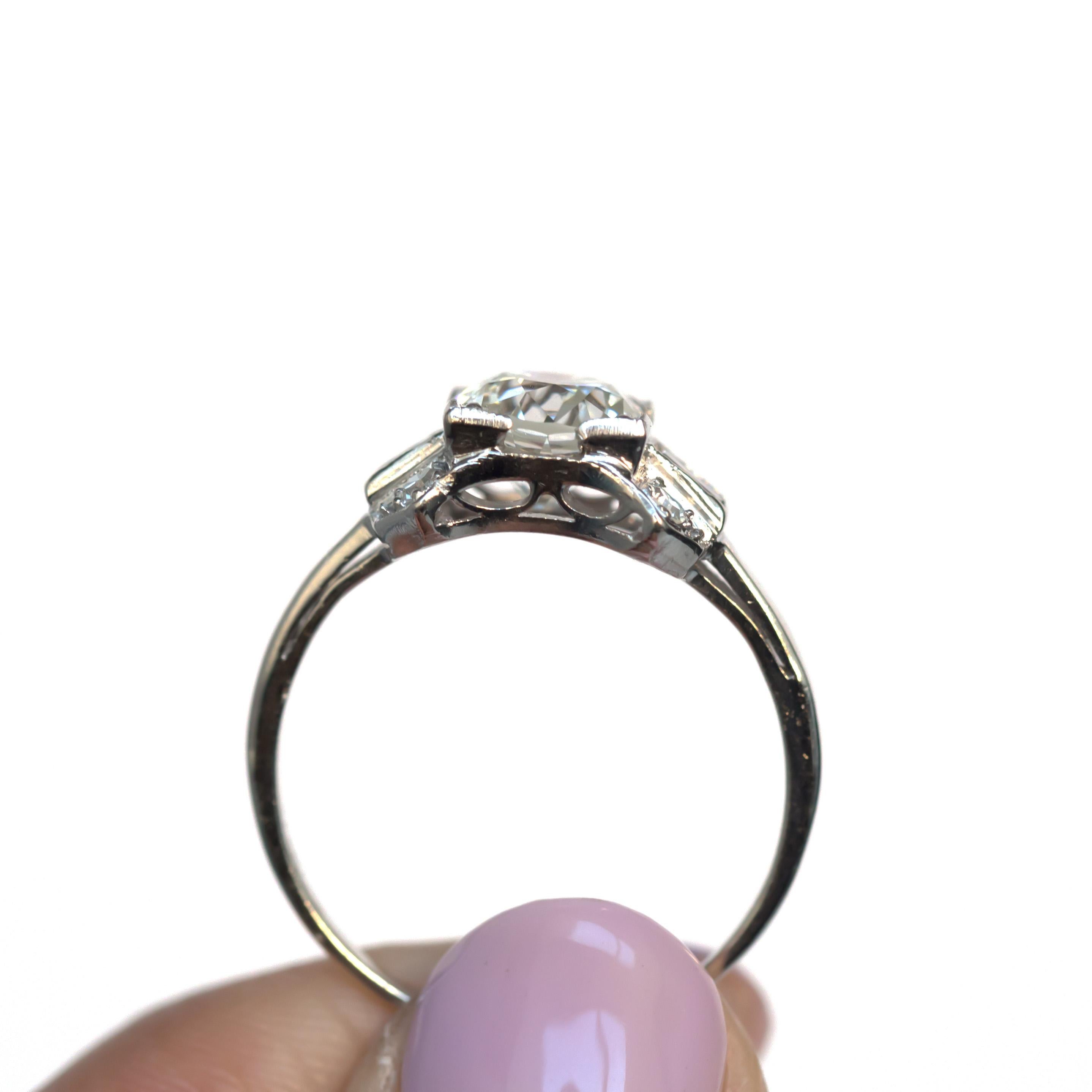 Bague de fiançailles en platine avec diamant certifié GIA de 1,57 carat Bon état - En vente à Atlanta, GA