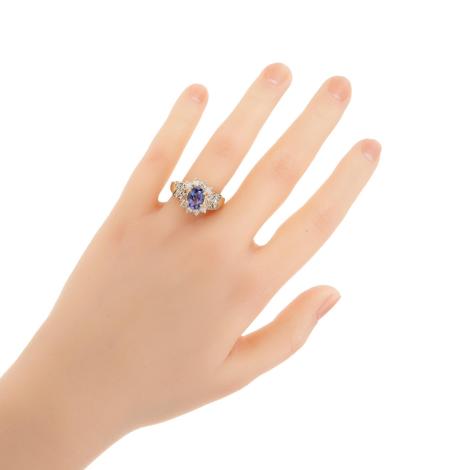 Bague de fiançailles en or avec tanzanite ovale de 1,57 carat et diamants certifiés GIA en vente 5