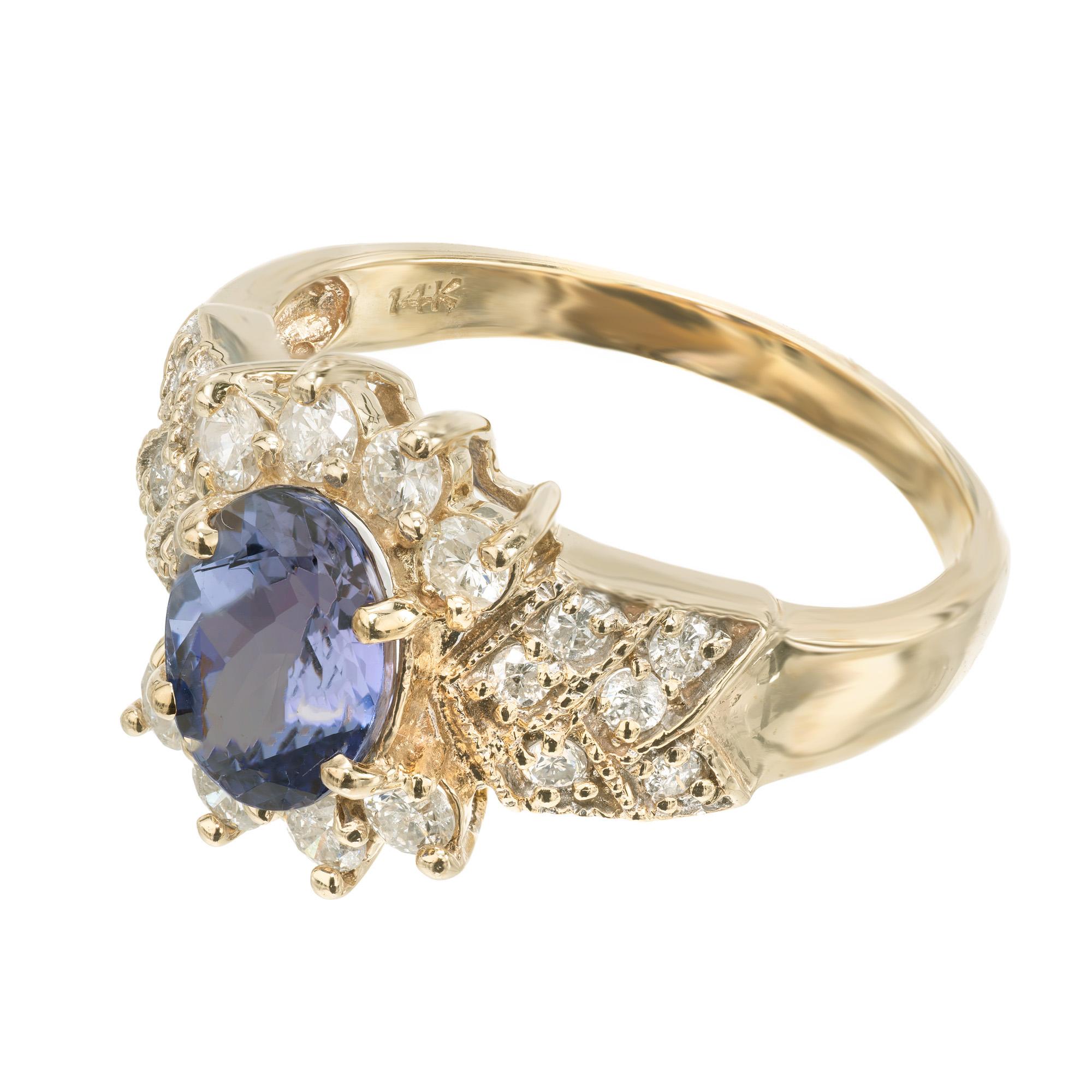 Taille ovale Bague de fiançailles en or avec tanzanite ovale de 1,57 carat et diamants certifiés GIA en vente