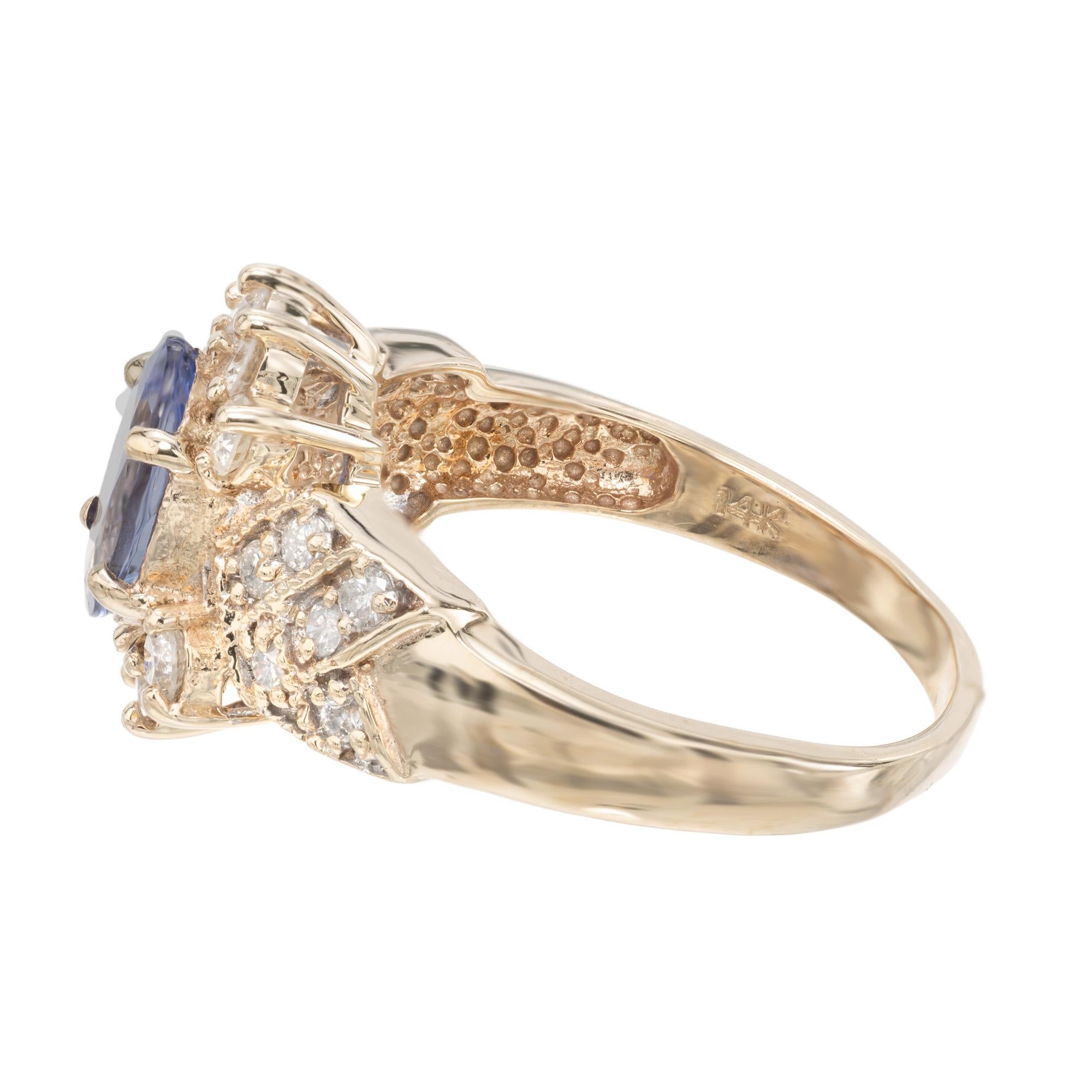 Bague de fiançailles en or avec tanzanite ovale de 1,57 carat et diamants certifiés GIA en vente 1