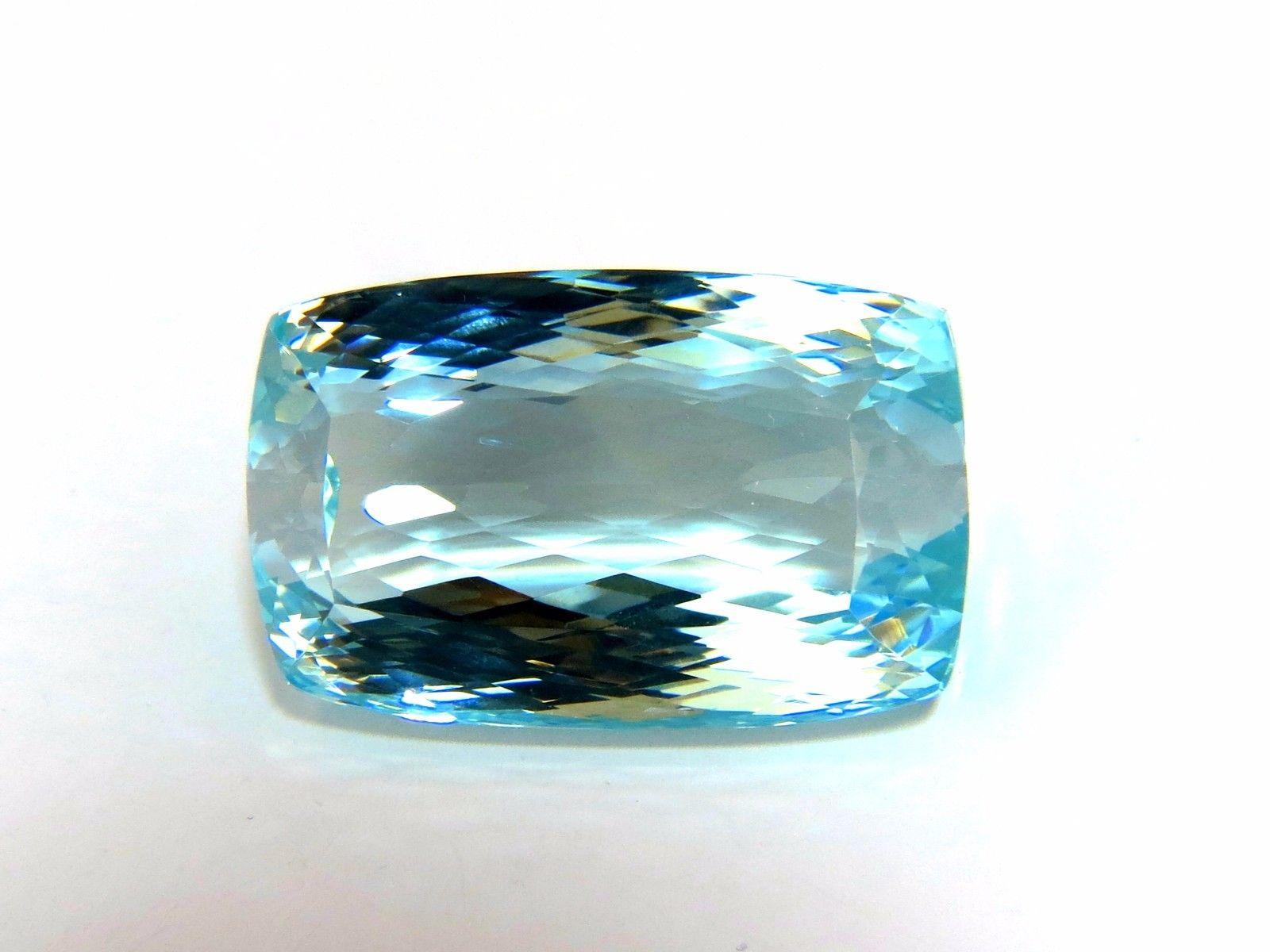 Magnifique aigue-marine bleu aqua naturel de 157,55 carats certifiée par le GIA en vente 1