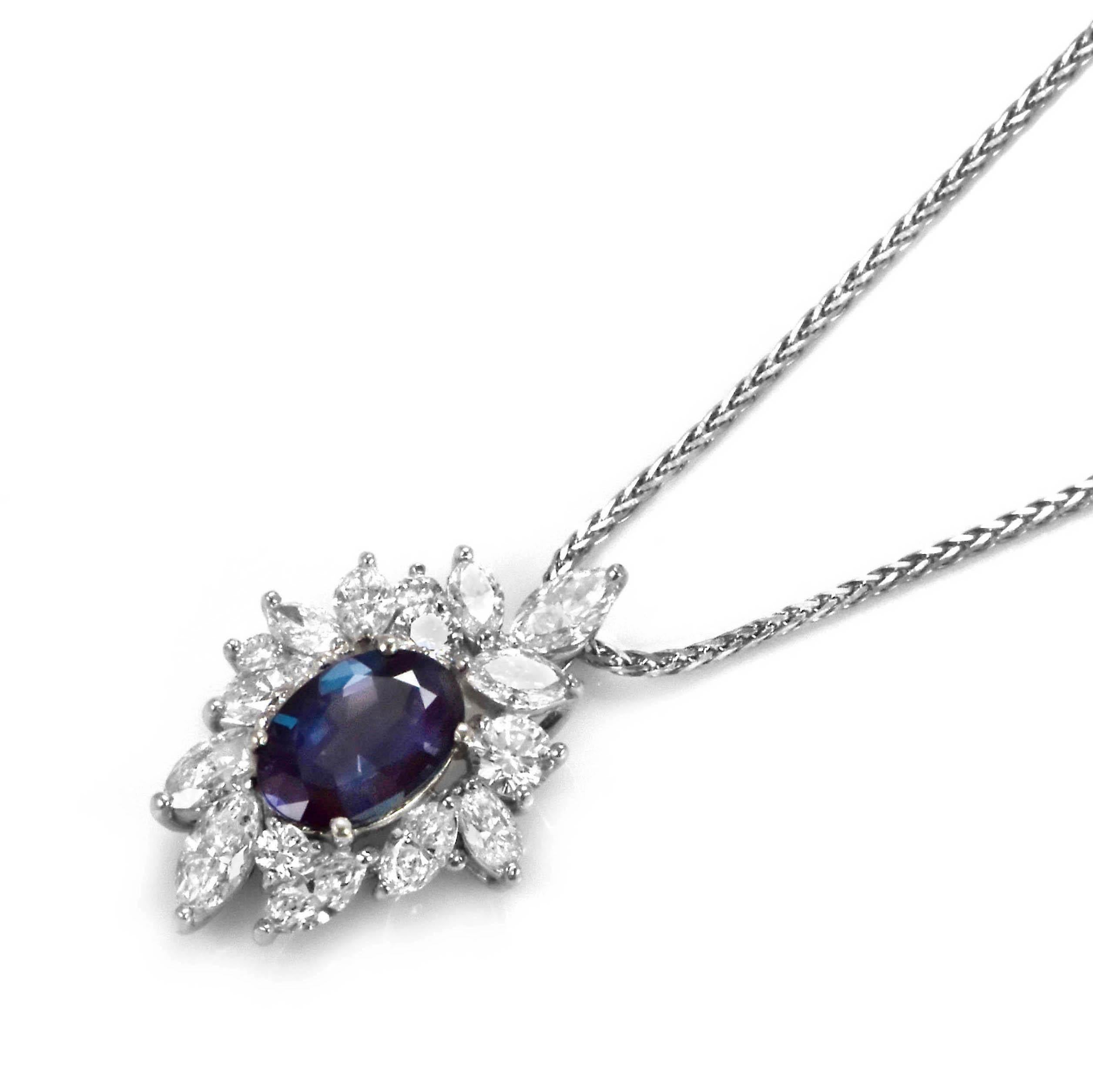 Moderno Ciondolo con alessandrite brasiliana e diamante certificato GIA da 1,58 carati in platino in vendita