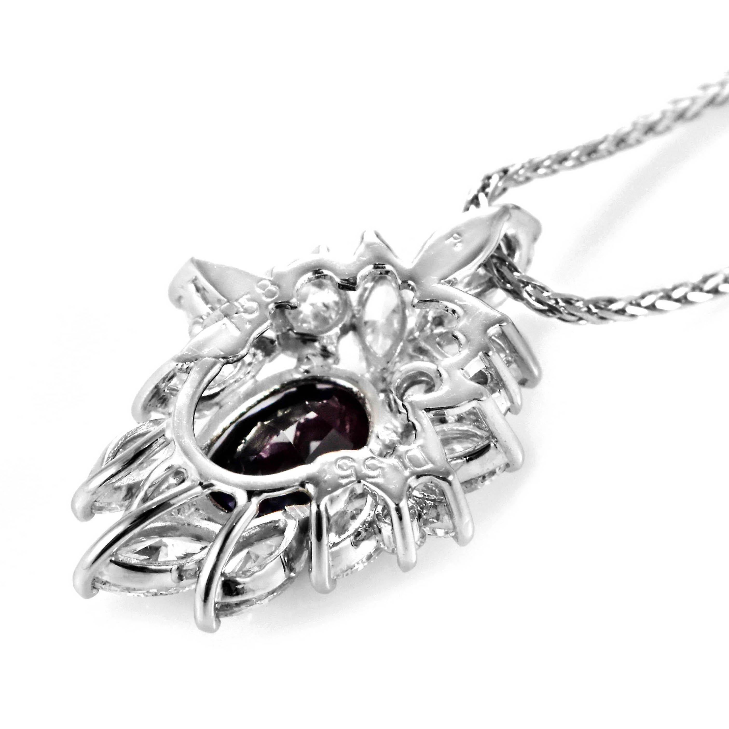 Taglio ovale Ciondolo con alessandrite brasiliana e diamante certificato GIA da 1,58 carati in platino in vendita