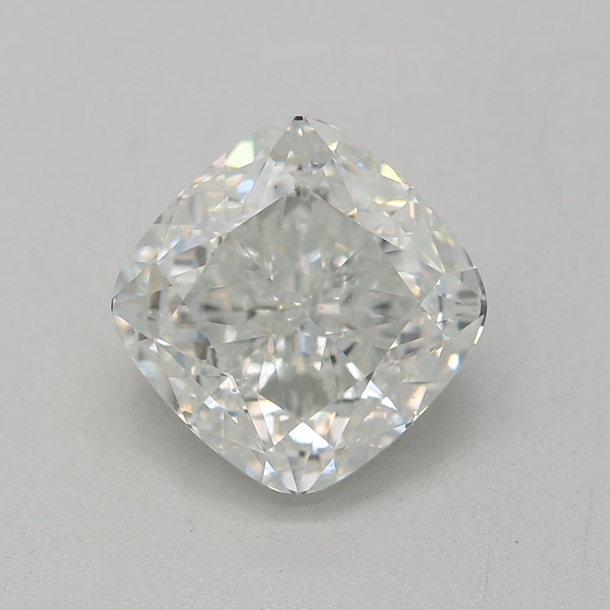Certificato: GIA 
Numero del rapporto: 1338402456
Forma e taglio: Cuscino
Peso in carati: 1,58 carati
Misure: 6,76 x 6,75 x 3,94 mm
Grado di colore: Verde tenue

CARATTERISTICHE DEL DIAMANTE:

Il diamante Faint Green è un diamante raro e sottile che