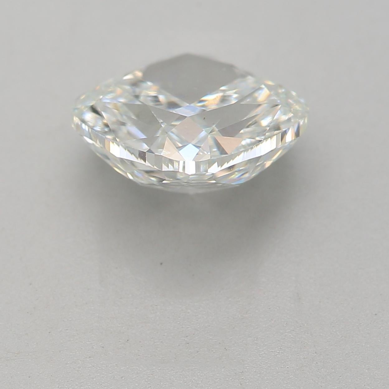 Diamante certificato GIA da 1,58 carati di colore verde tenue con purezza VS2 In condizioni Nuovo in vendita a บางรัก, TH