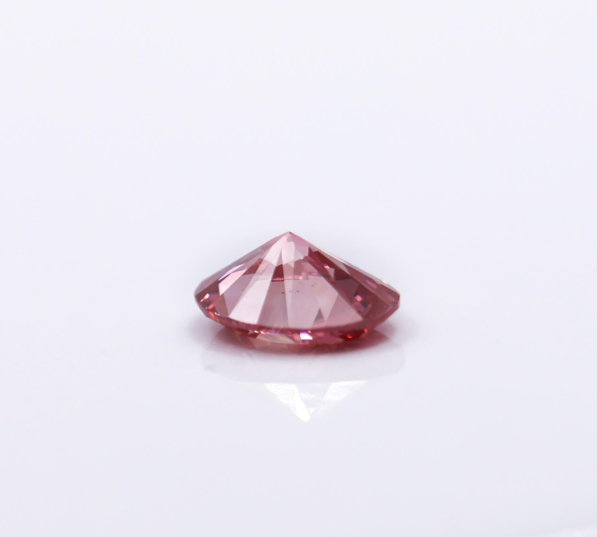 Women's GIA Certified 1.58 Carat Fancy Vivid Pink Diamond Natural Earth Mined For Sale