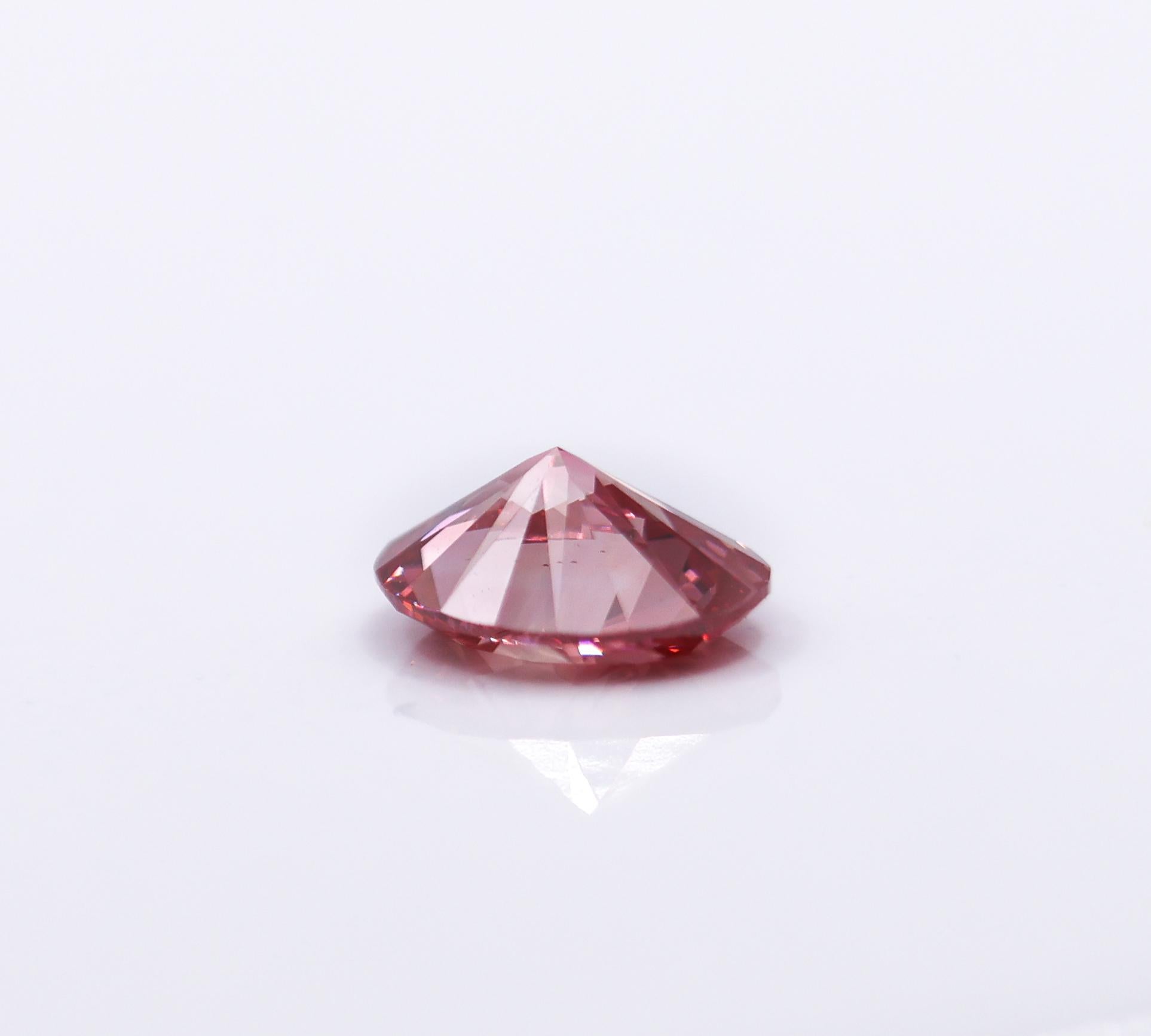 GIA Certified 1.58 Carat Fancy Vivid Pink Diamond Natural Earth Mined In New Condition In Columbus, OH