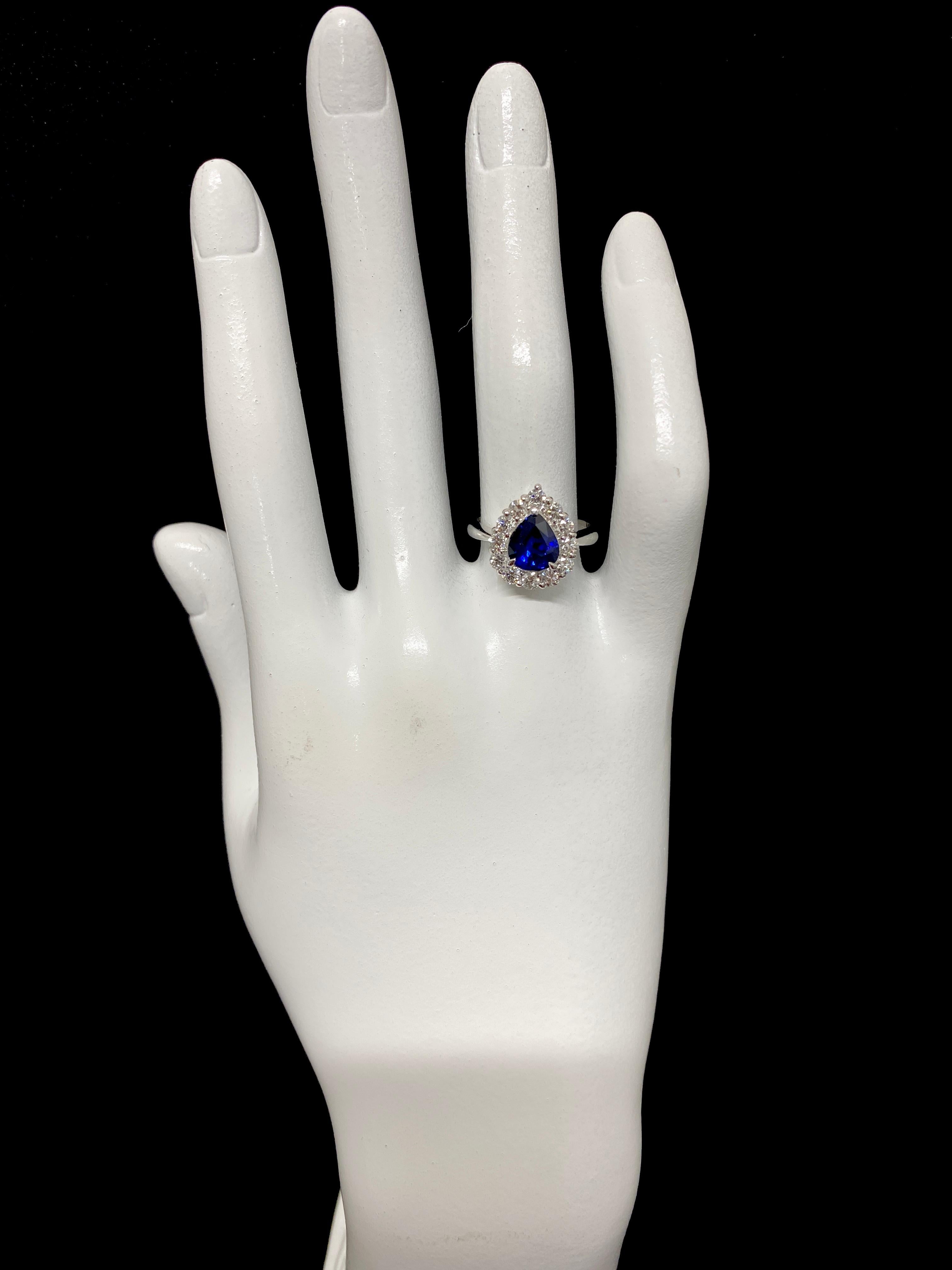 GIA Certified 1.58 Carat Natural Ceylon Royal Blue Sapphire Ring Set in Platinum For Sale 1
