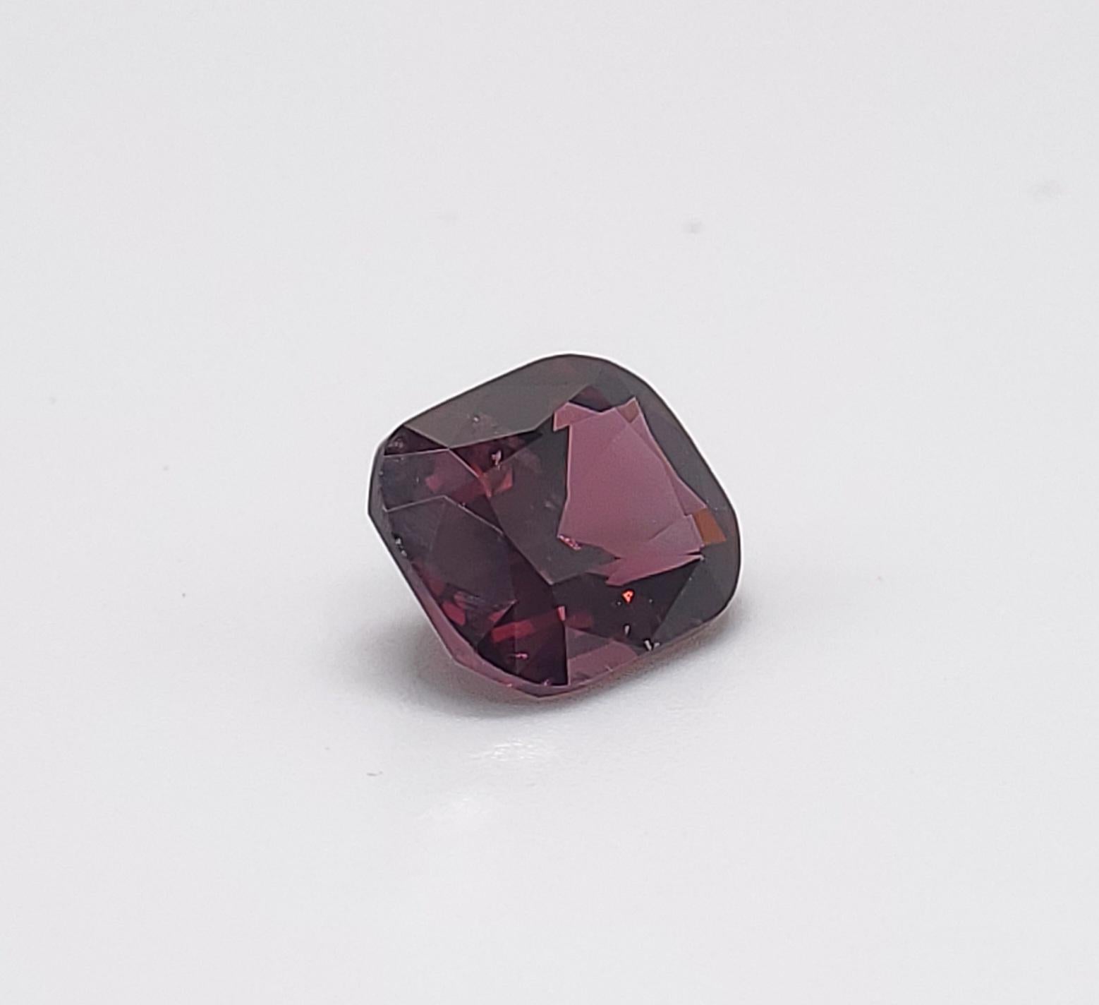 GIA Certified 1.58 Carat Spinel  For Sale 3
