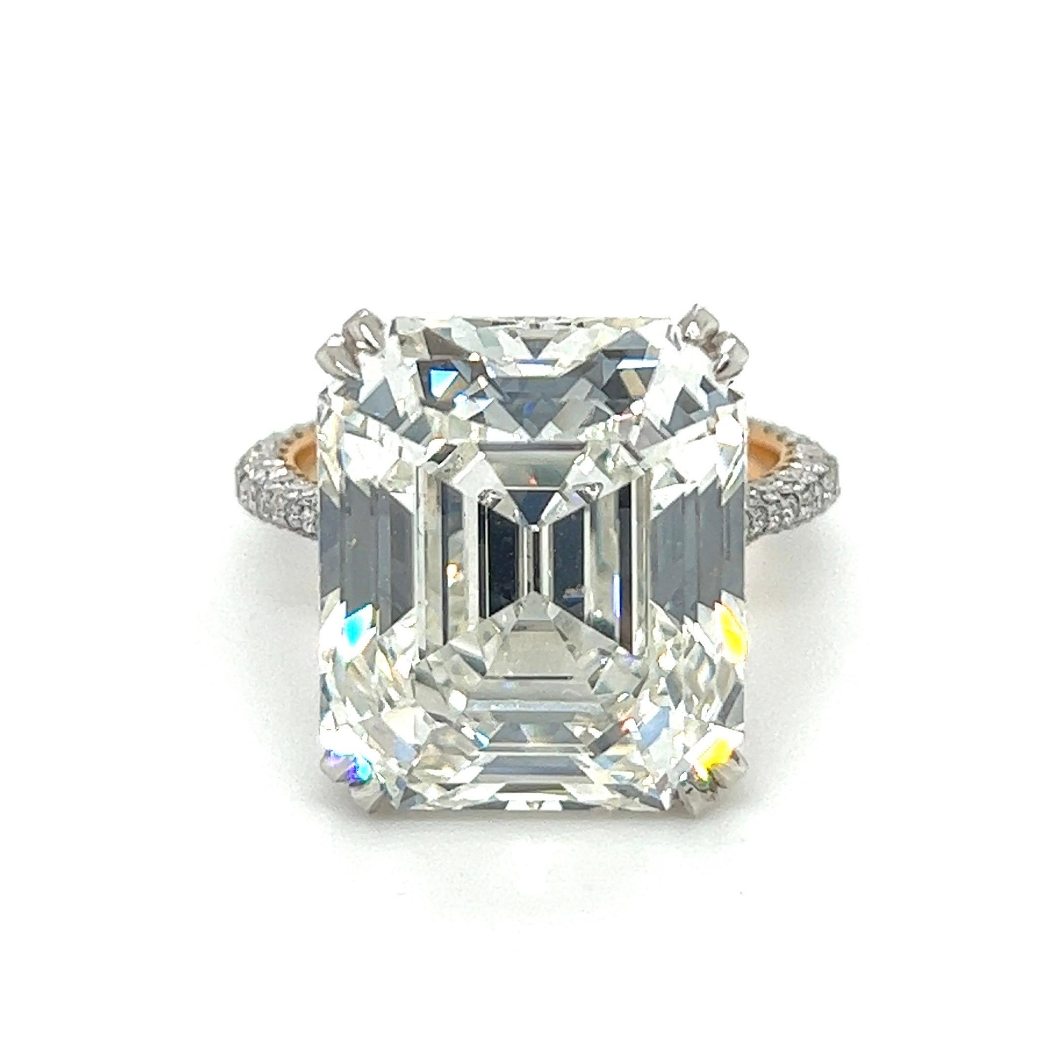 Bague de fiançailles solitaire en diamant taille émeraude de 15,87 carats certifiée GIA Excellent état - En vente à Zurich, CH