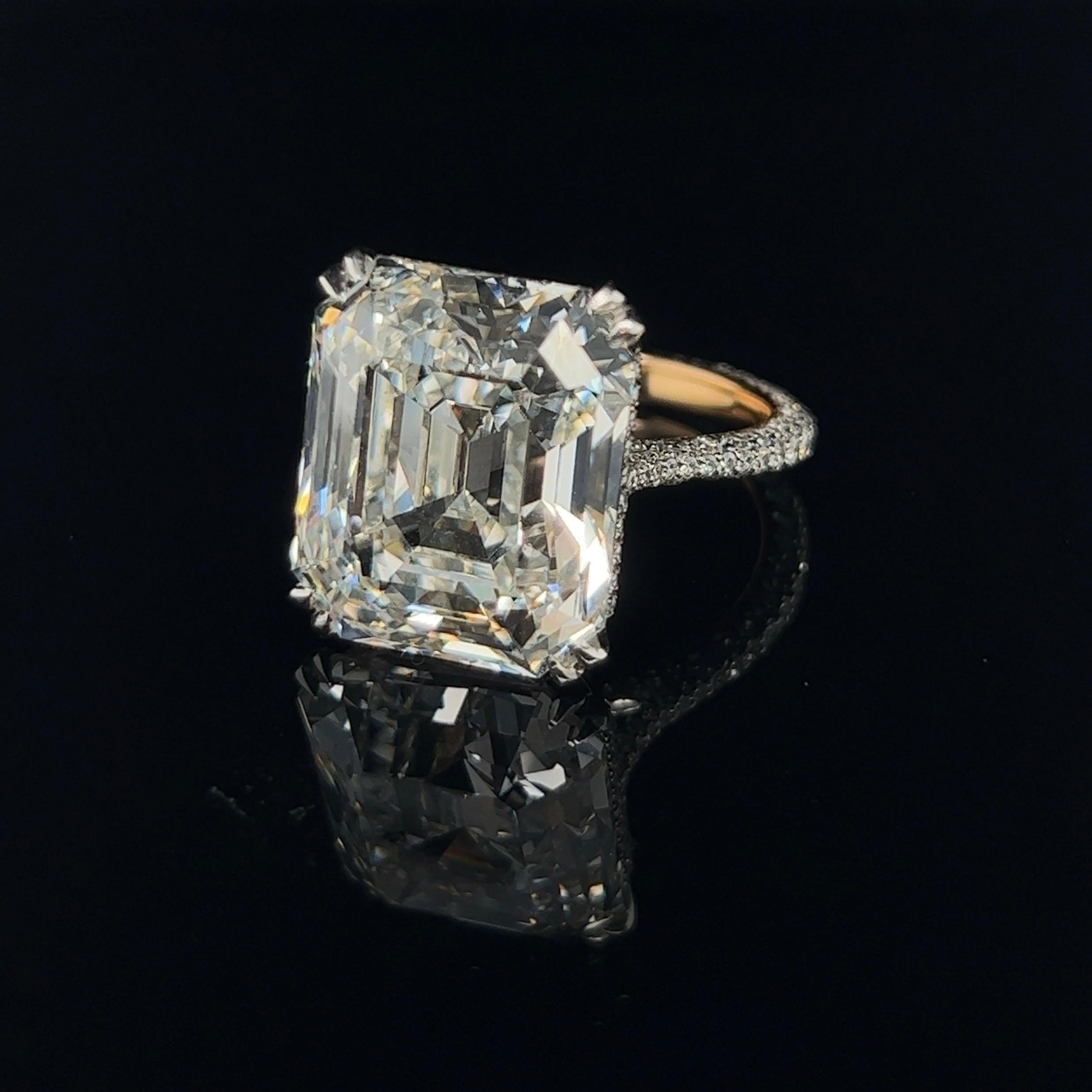 Bague de fiançailles solitaire en diamant taille émeraude de 15,87 carats certifiée GIA en vente 1