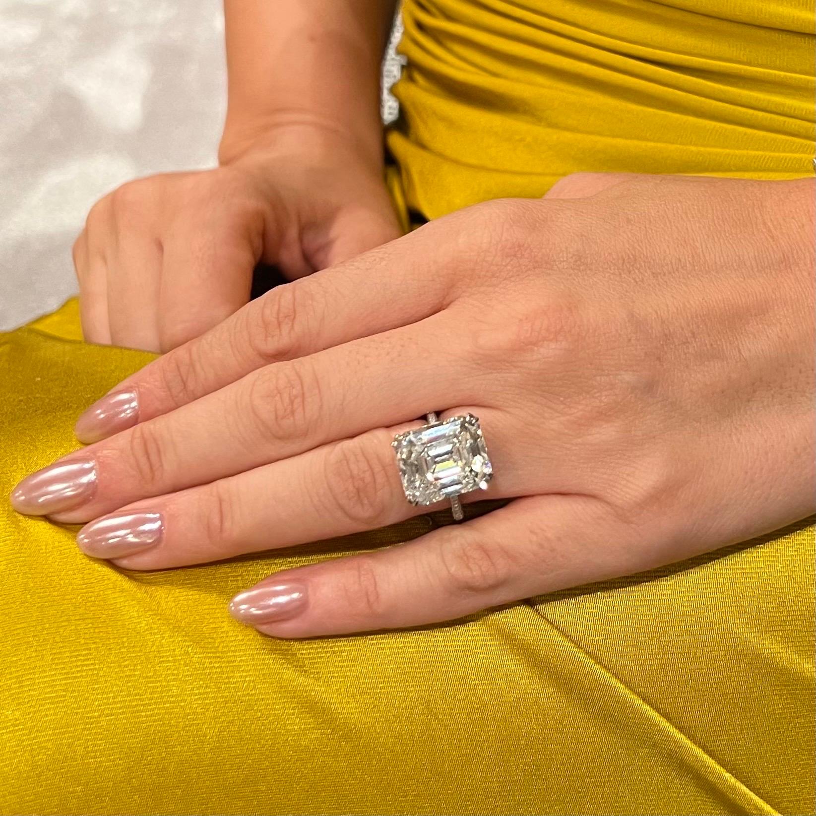 Bague de fiançailles solitaire en diamant taille émeraude de 15,87 carats certifiée GIA en vente 2