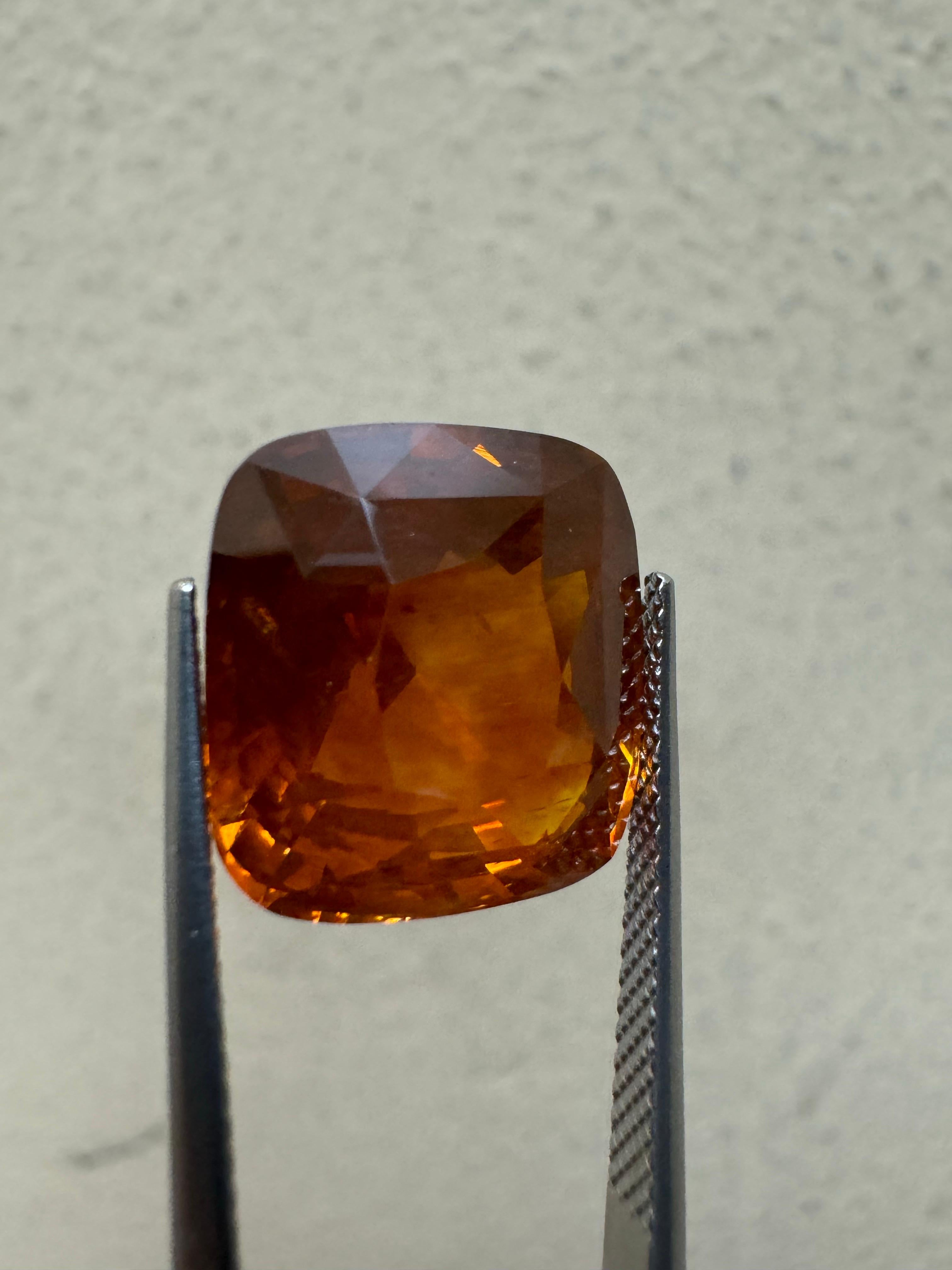 Moderno GIA Certified 15.89 Carat Cushion Cut Orange Sapphire in vendita