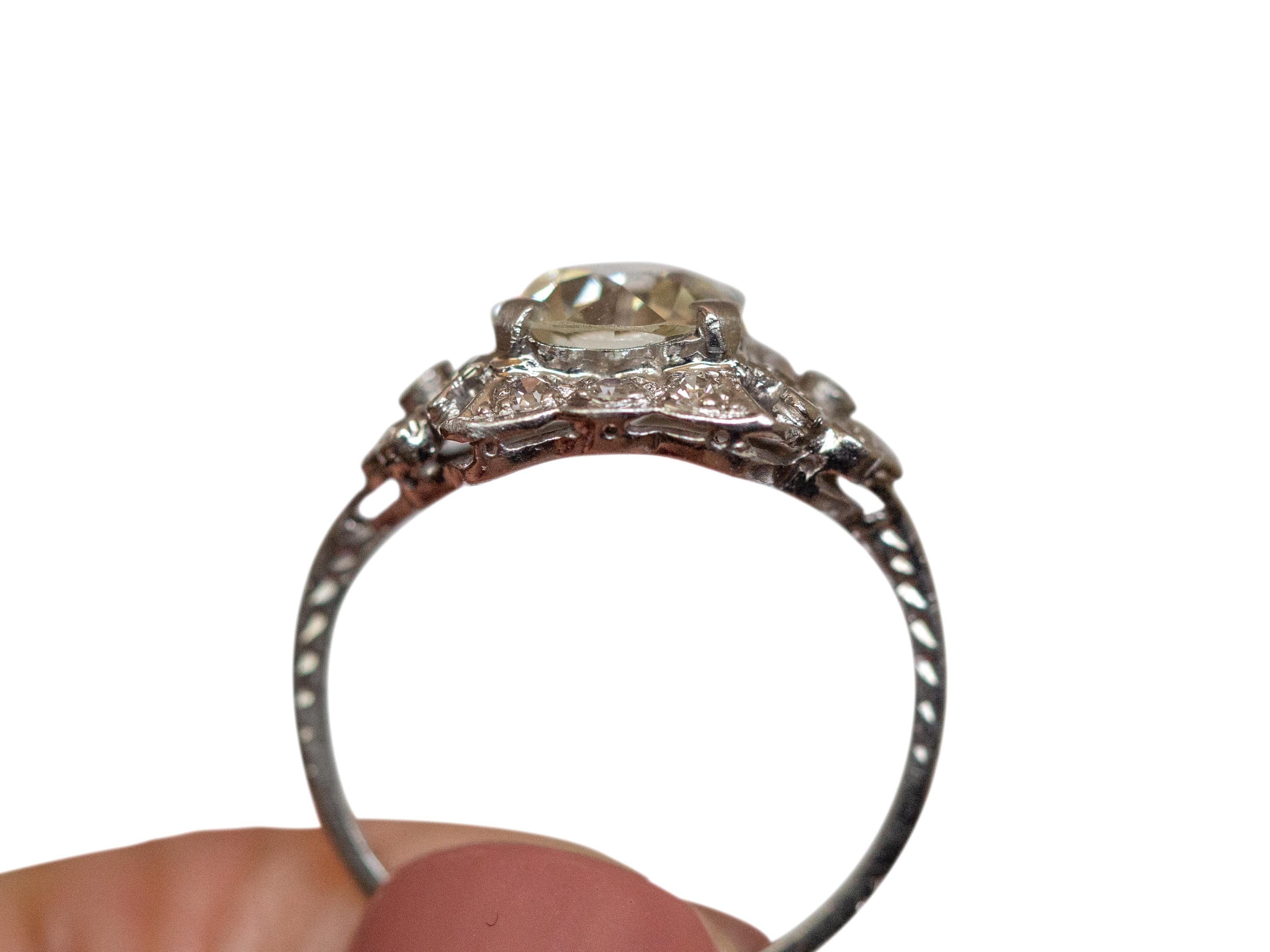 Anello di fidanzamento in platino con diamante certificato GIA da 1.68 carati In condizioni buone in vendita a Hicksville, NY