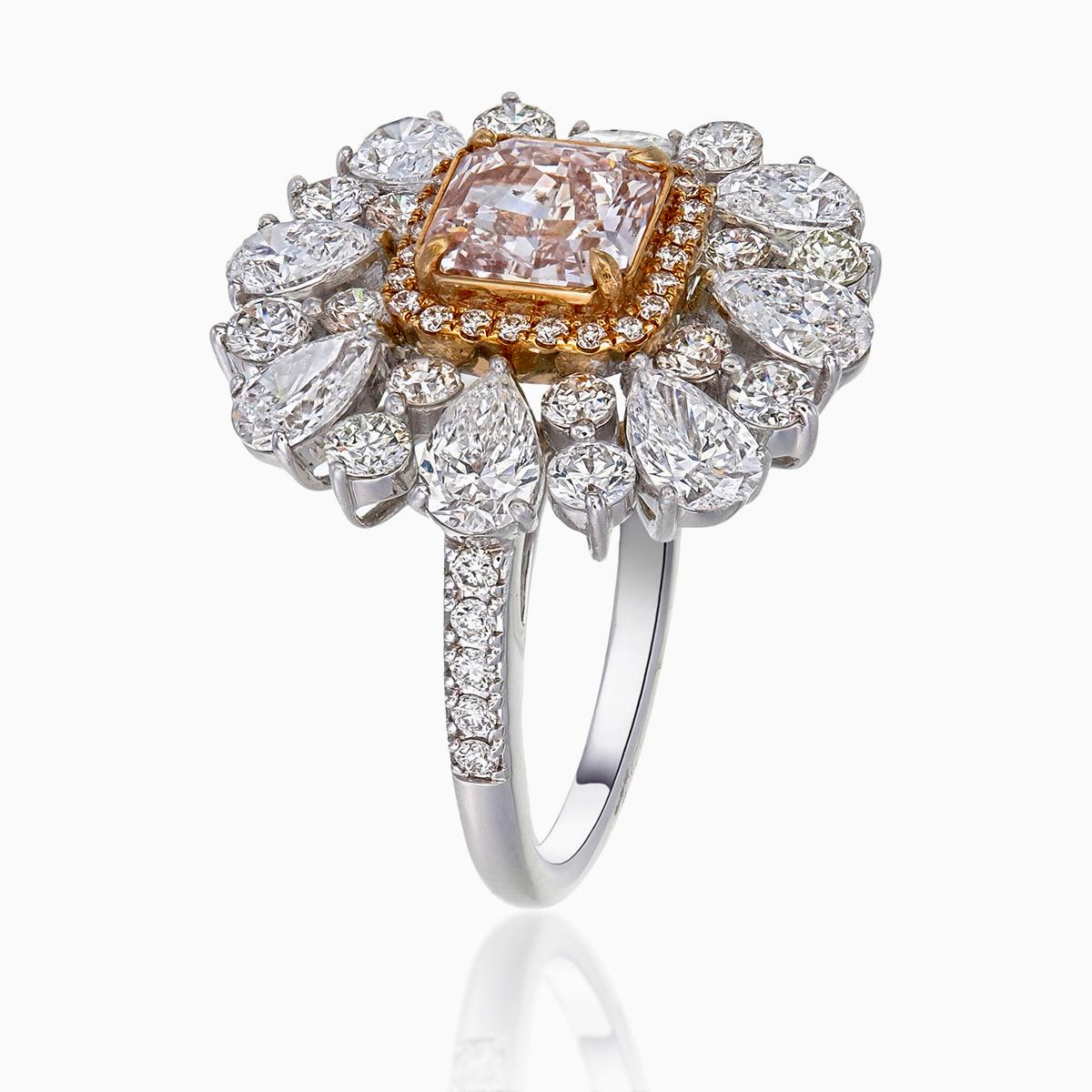 GIA Certified 1.59 Carats Pink Diamond Ring in 18 Karat White Gold In New Condition For Sale In Bangkok, TH