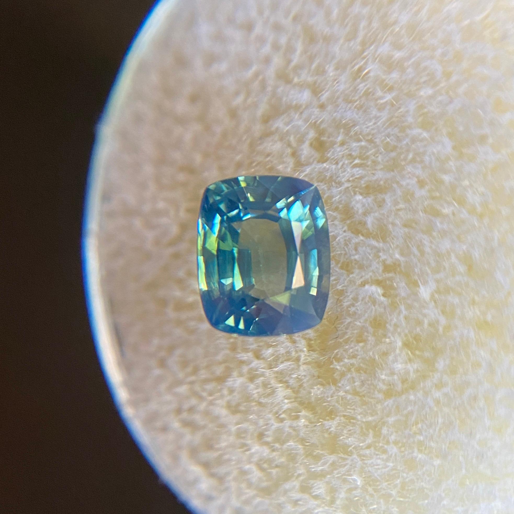 Saphir bicolore vert bleu non traité taille coussin de 1,59 carat certifié par le GIA 1