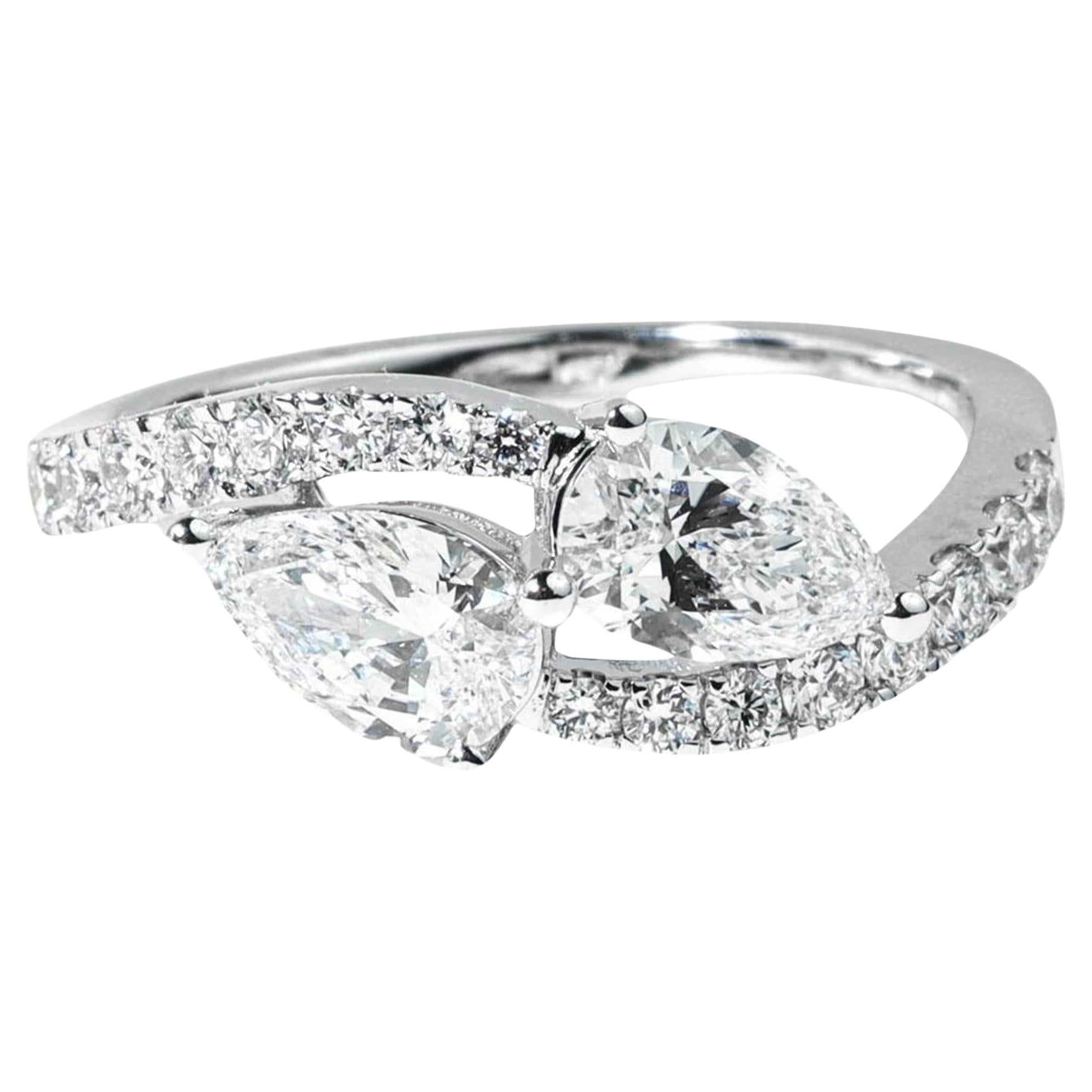 Bague de fiançailles en or blanc 18 carats Toi et Moi 1,5ct diamant taille poire certifié GIA en vente