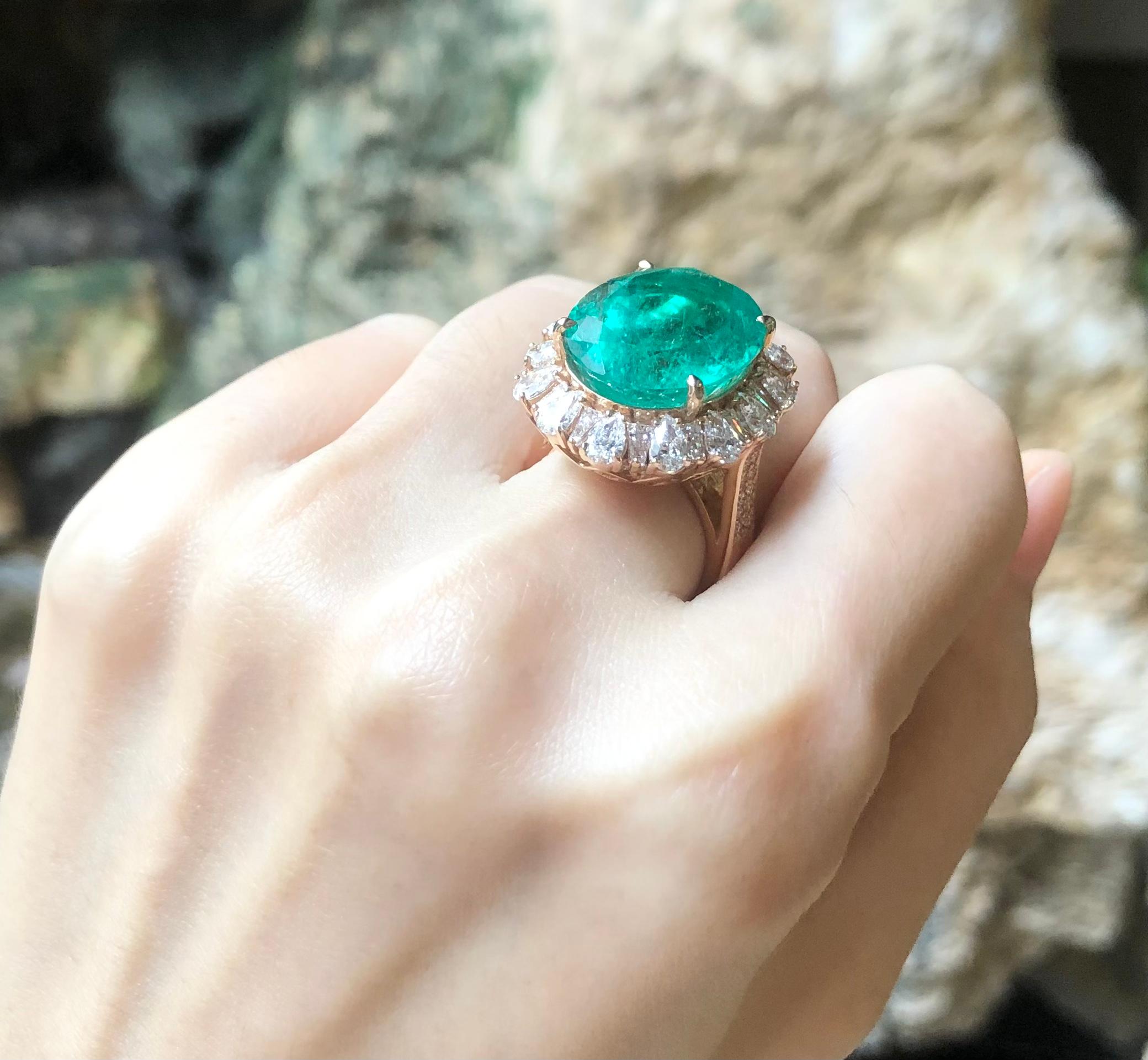 Emerald 15.52 carats with Diamond 2.51 carats Ring set in 18 Karat Rose Gold Settings
(GIA Certified)

Width:  2.0 cm 
Length: 2.5 cm
Ring Size: 53
Total Weight: 19.48  grams

Emerald
Width:  1.5 cm 
Length: 1.9 cm


