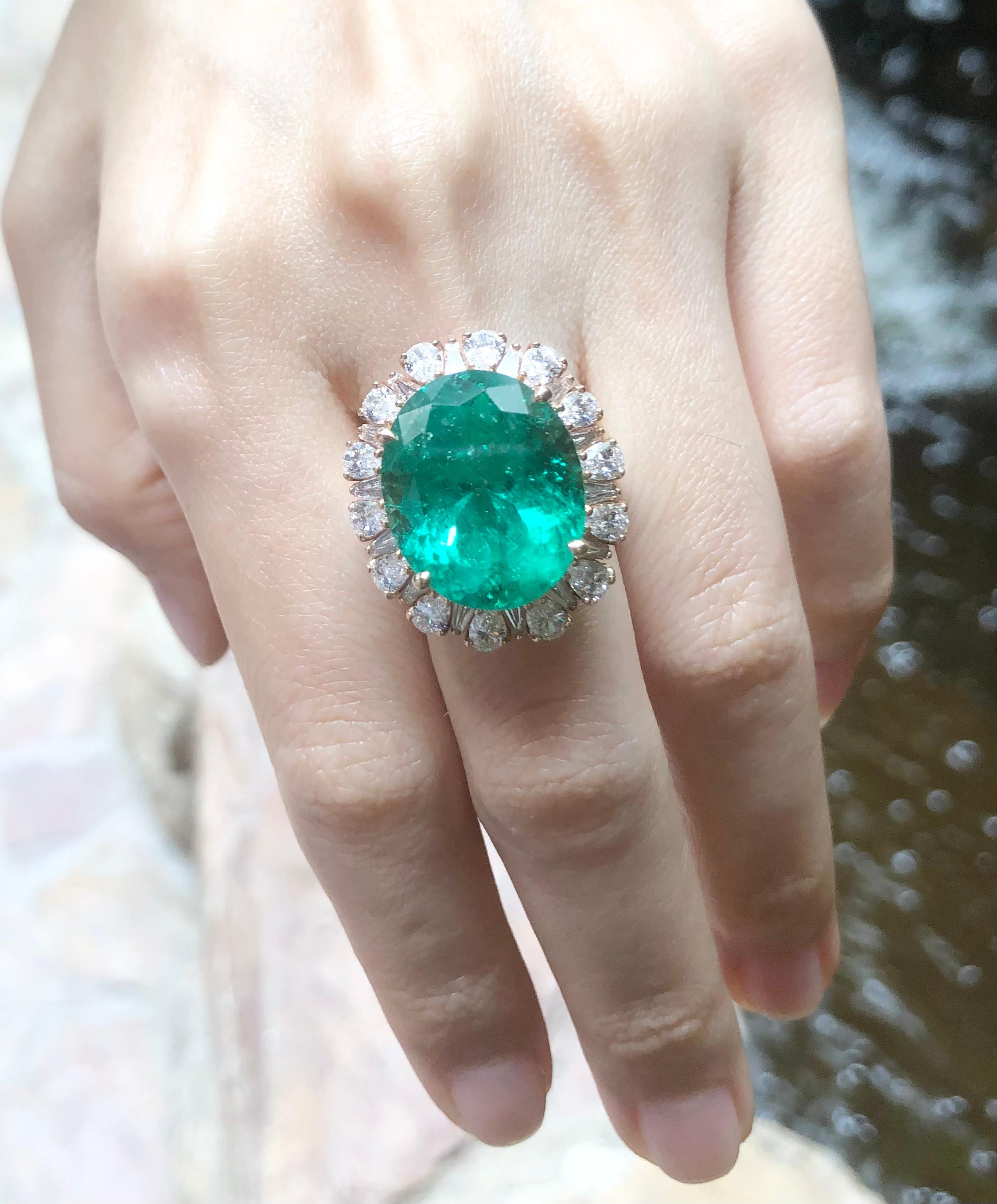 GIA Certified 15cts Colombian Emerald with Diamond Ring Set in 18K Rose Gold For Sale 3